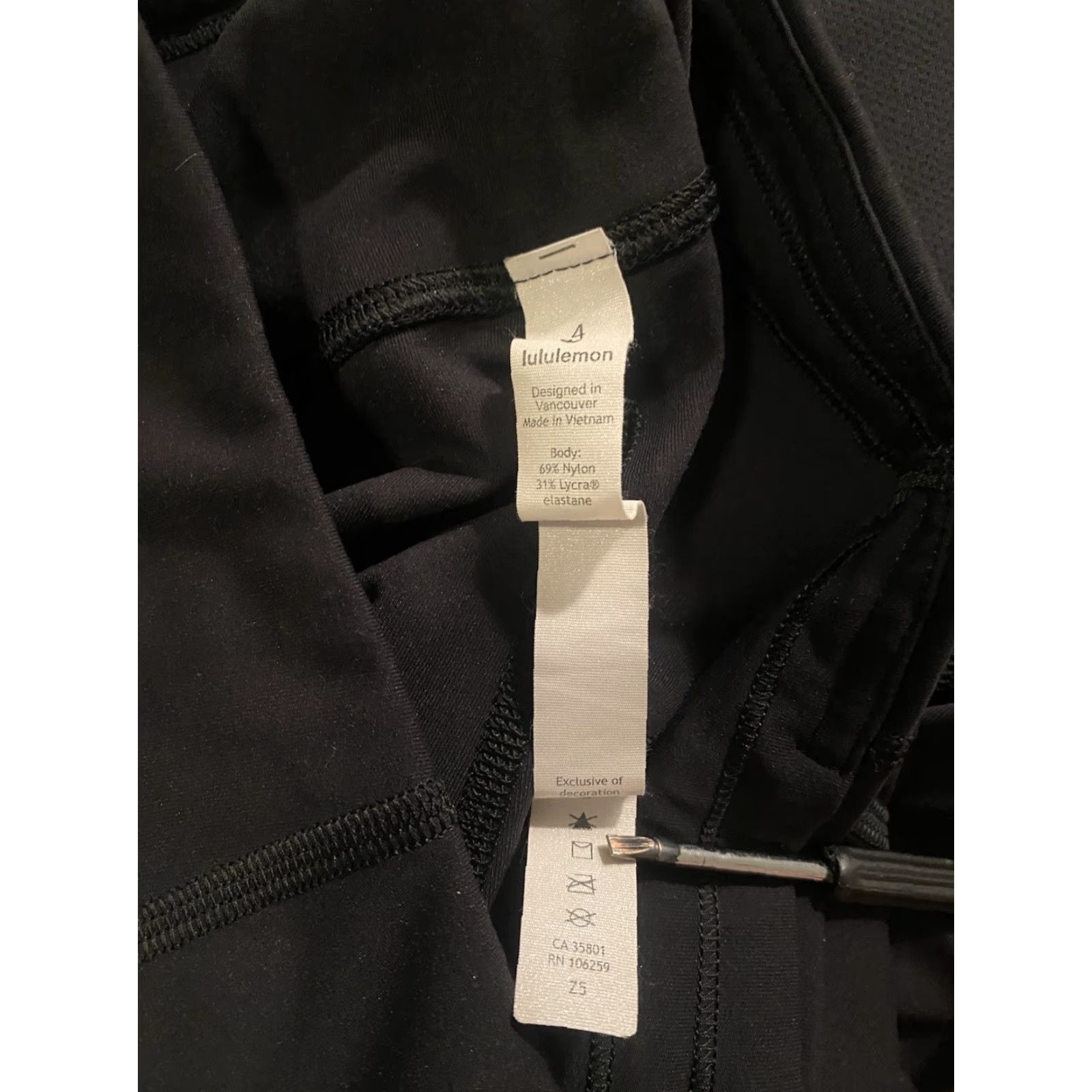 Lululemon Lululemon Black Pace Rival Cropped Leggings Size 4 EUC User: Lululemon Black Pace Rival Cropped Leggings Size 4 EUC Size 27" / US 4 / IT 40 - 3 Thumbnail