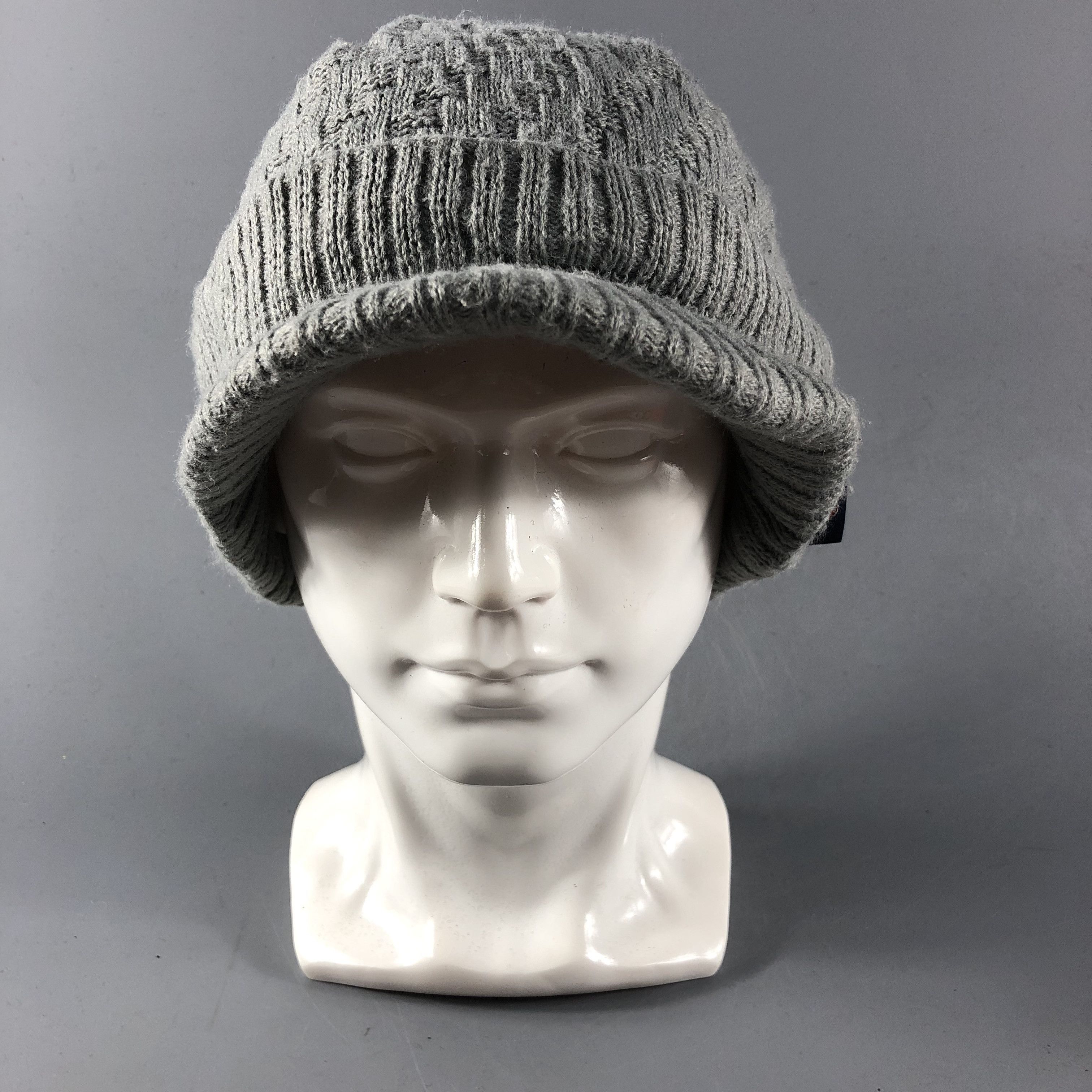 Ellesse Ellesse Knit Visor Hat Beanie Snowcap Snow Hat B560 Size ONE SIZE - 2 Thumbnail