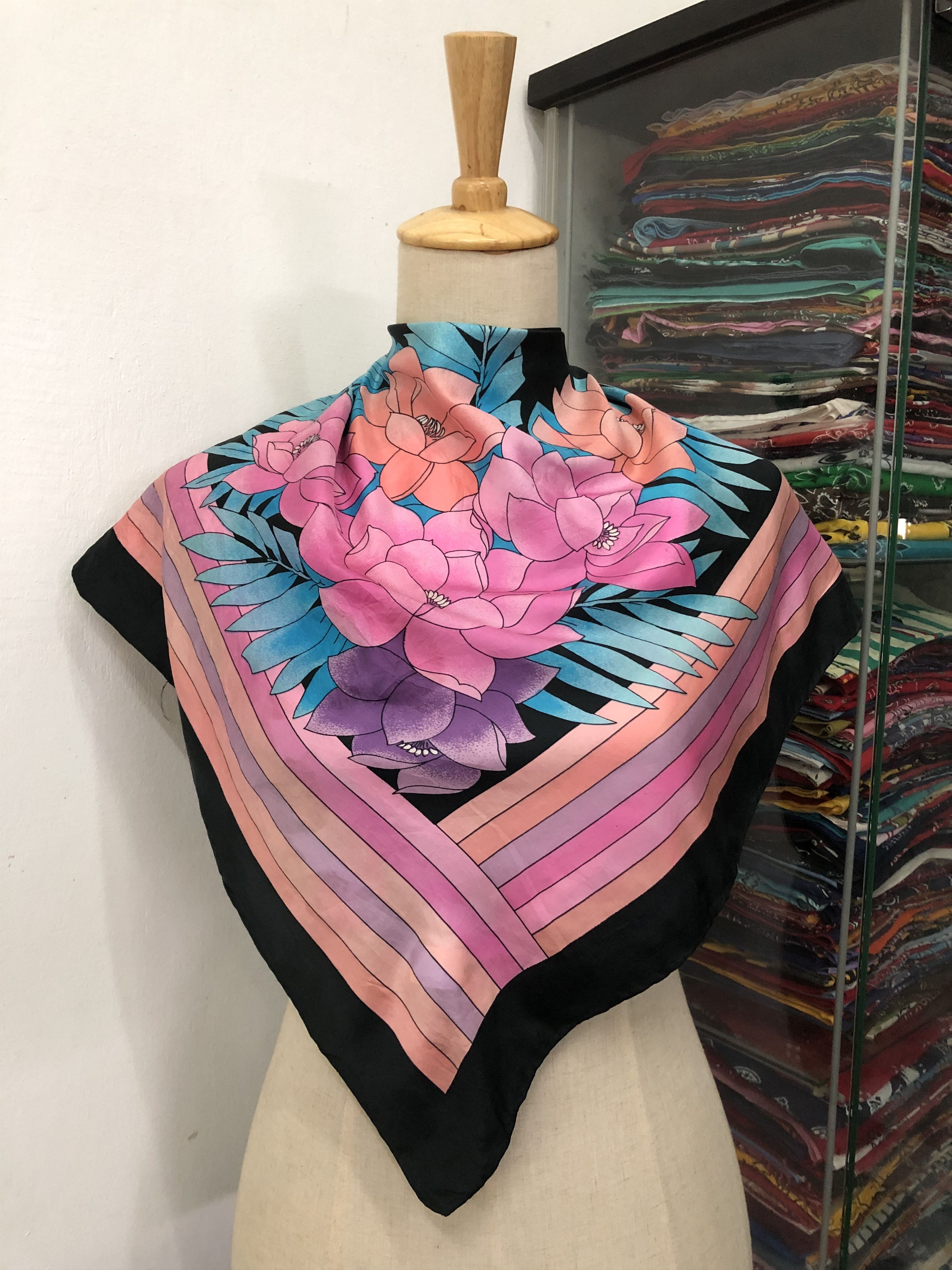 Vintage Vintage Silk Scarf Size ONE SIZE - 1 Thumbnail