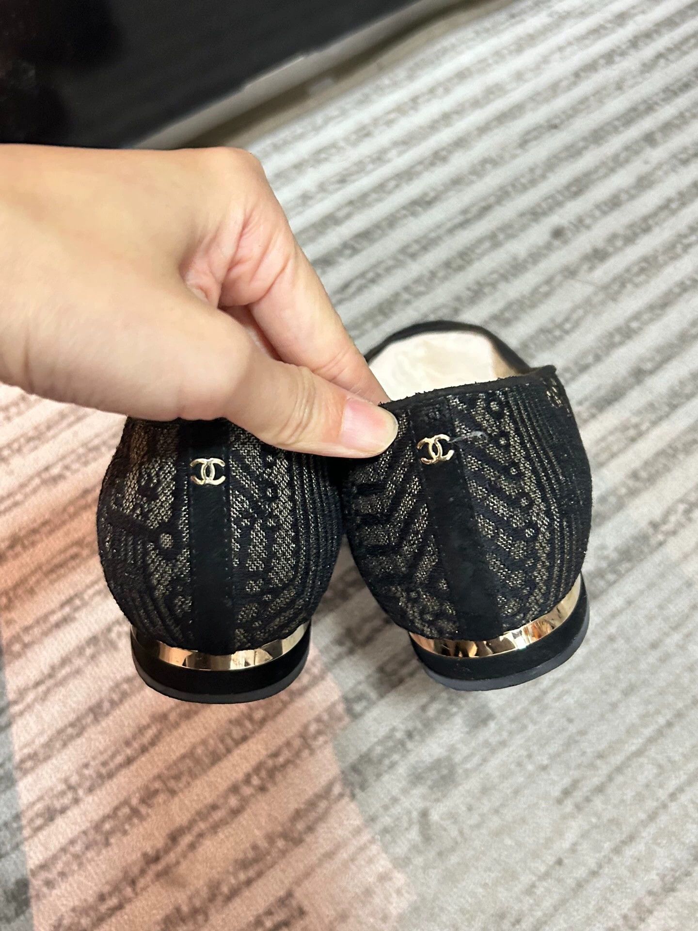 Chanel Chanel round-toe black cutout flat shoes size 39 Size US 8.5 / IT 38.5 - 2 Thumbnail