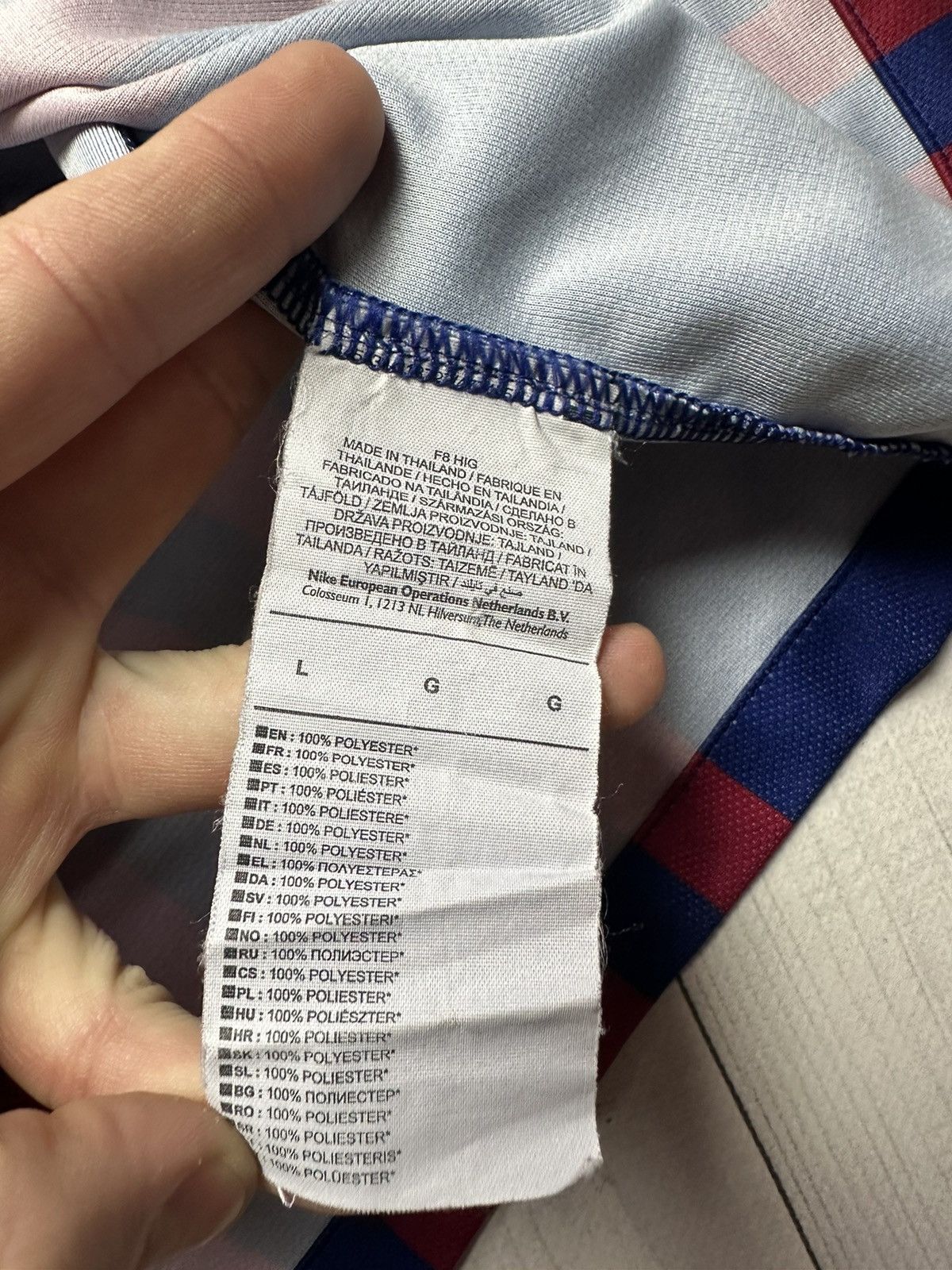 Nike × Vintage Vintage Nike Barcelona 10 Messi soccer jersey size L Size US L / EU 52-54 / 3 - 7 Thumbnail