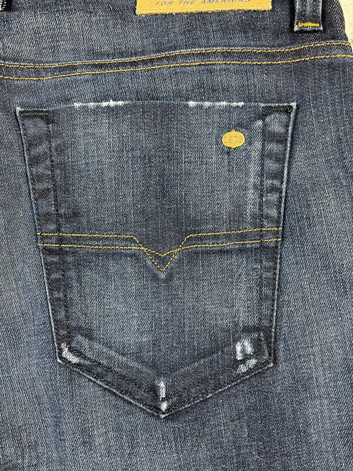 Diesel Diesel Viker Jeans Dark Wash Straight Stretch W33 Size US 33 - 14 Thumbnail