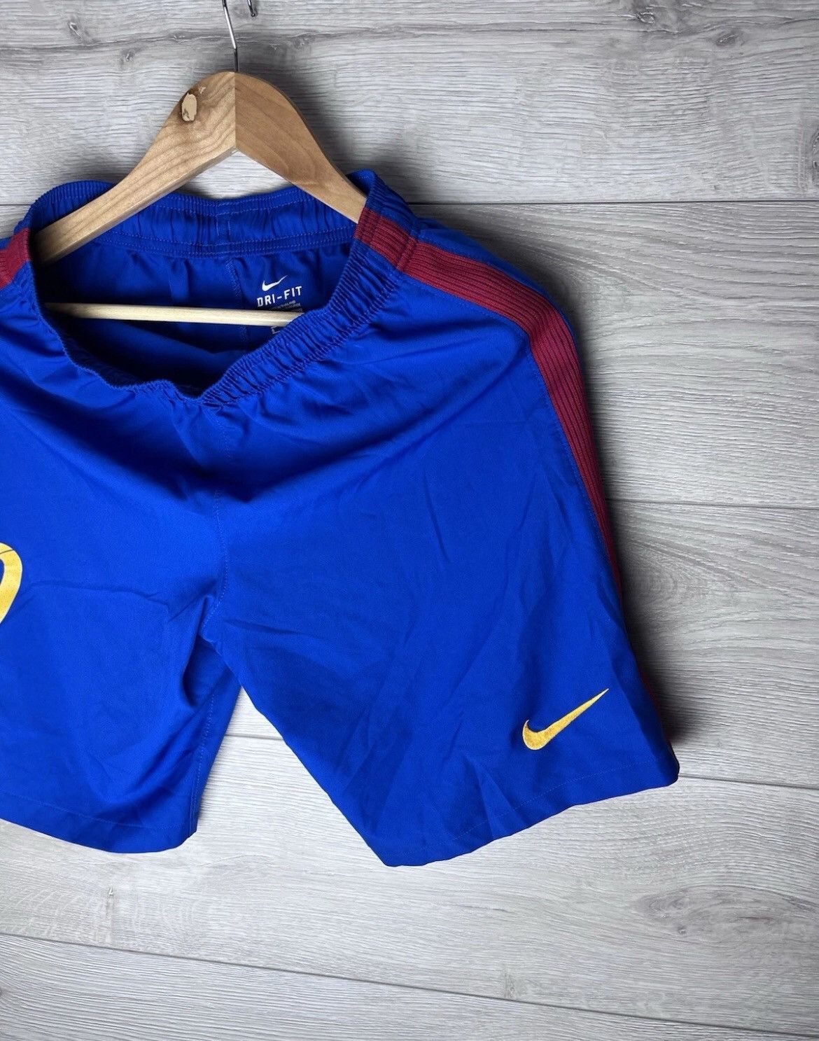 Nike Vintage football short Nike FC Barcelona size S #9 Suares Size US 30 / EU 46 - 2 Thumbnail