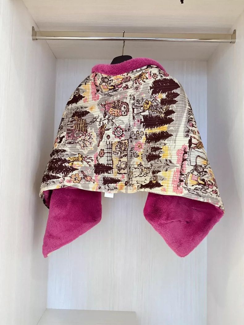 Issey Miyake Issey Miyake size:one size A small red envelope cap and a Size S / US 4 / IT 40 - 3 Thumbnail