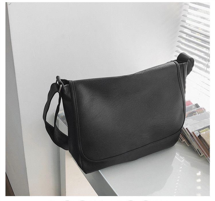 Japanese Brand Fashion 90s pu leather crossbody messenger bag vintage Size ONE SIZE - 3 Thumbnail