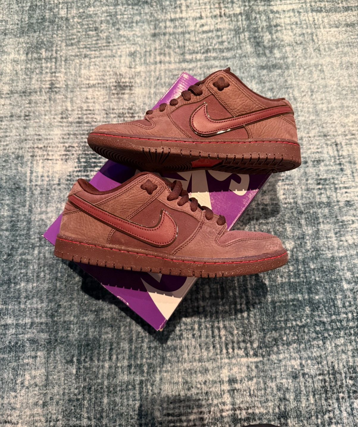 Nike Nike Dunk Low Premium SB ‘City of Love Collection’ Size US 8.5 / EU 41-42 - 2 Thumbnail