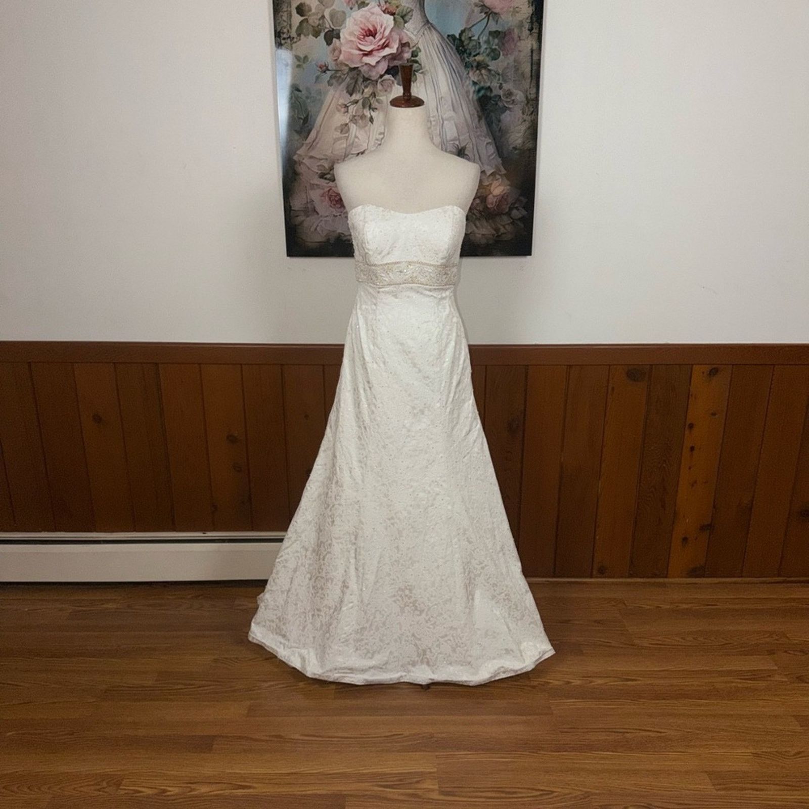 Oleg Cassini Beautiful Oleg Cassini Strapless Brocade Wedding Gown Size M / US 6-8 / IT 42-44 - 2 Thumbnail