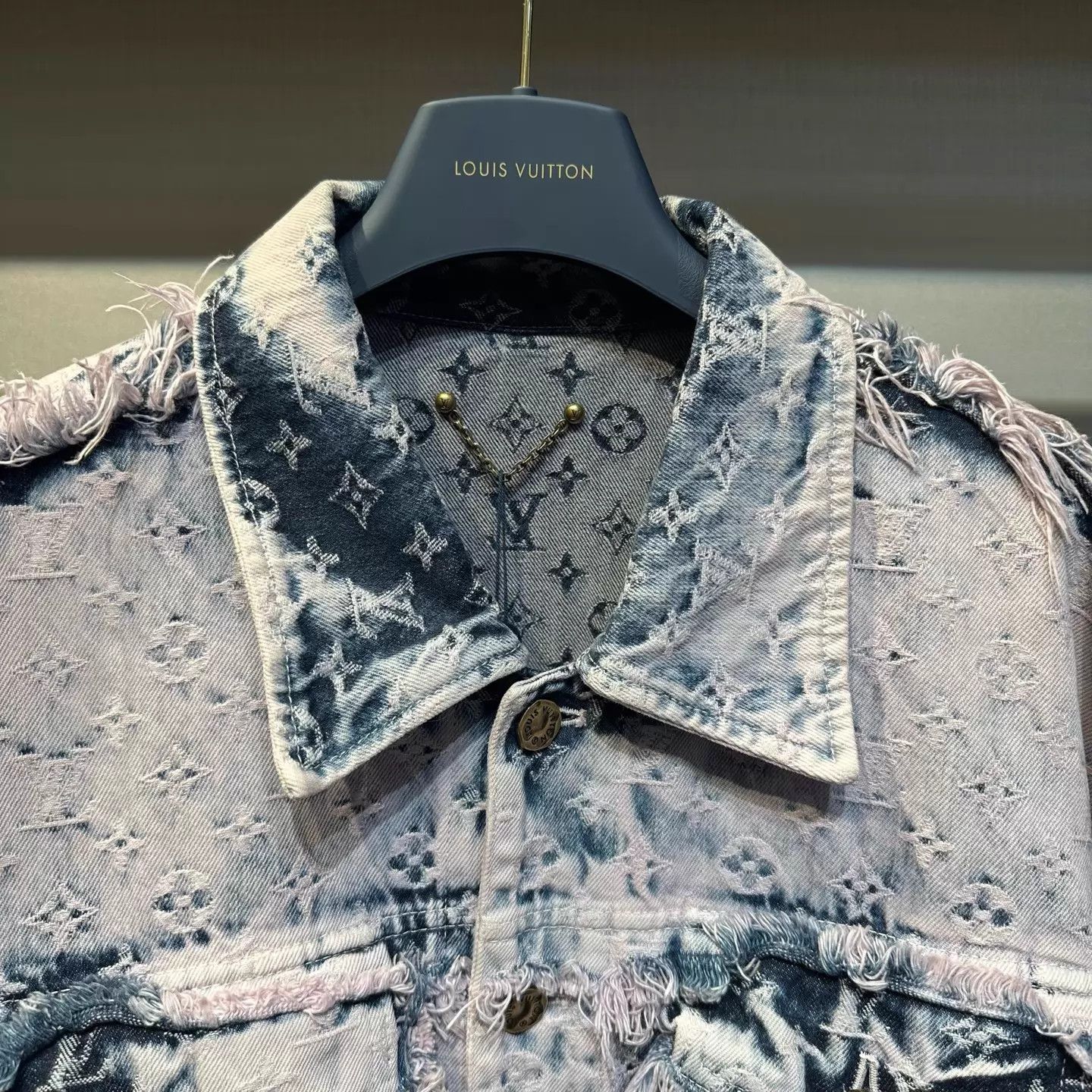 Louis Vuitton LV lavender distressed logo jacquard fringe denim Size US M / EU 48-50 / 2 - 2 Thumbnail