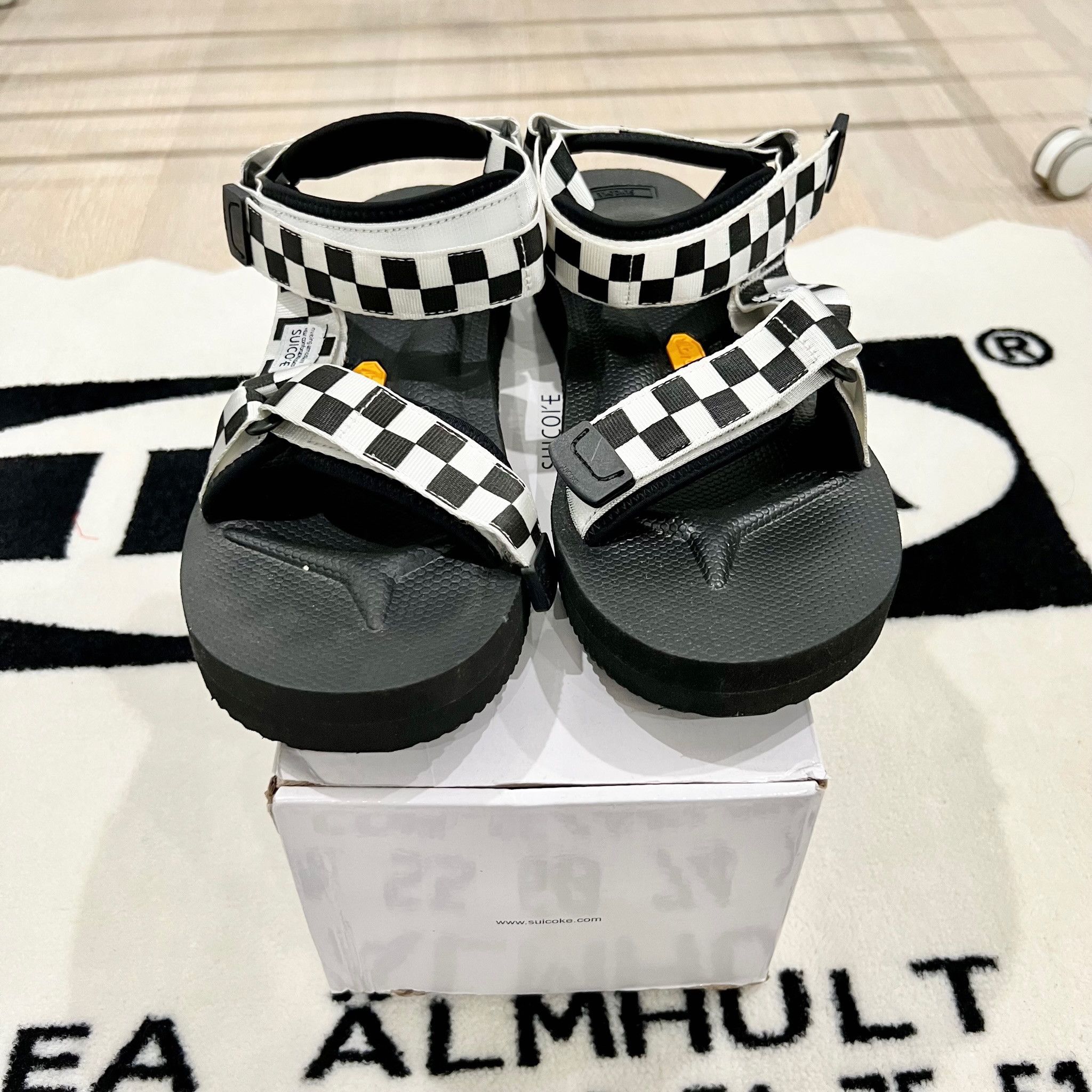 Suicoke Suicoke Men Black White Checkered Straps Vibram Sole Sandals Size US 11 / EU 44 - 2 Thumbnail