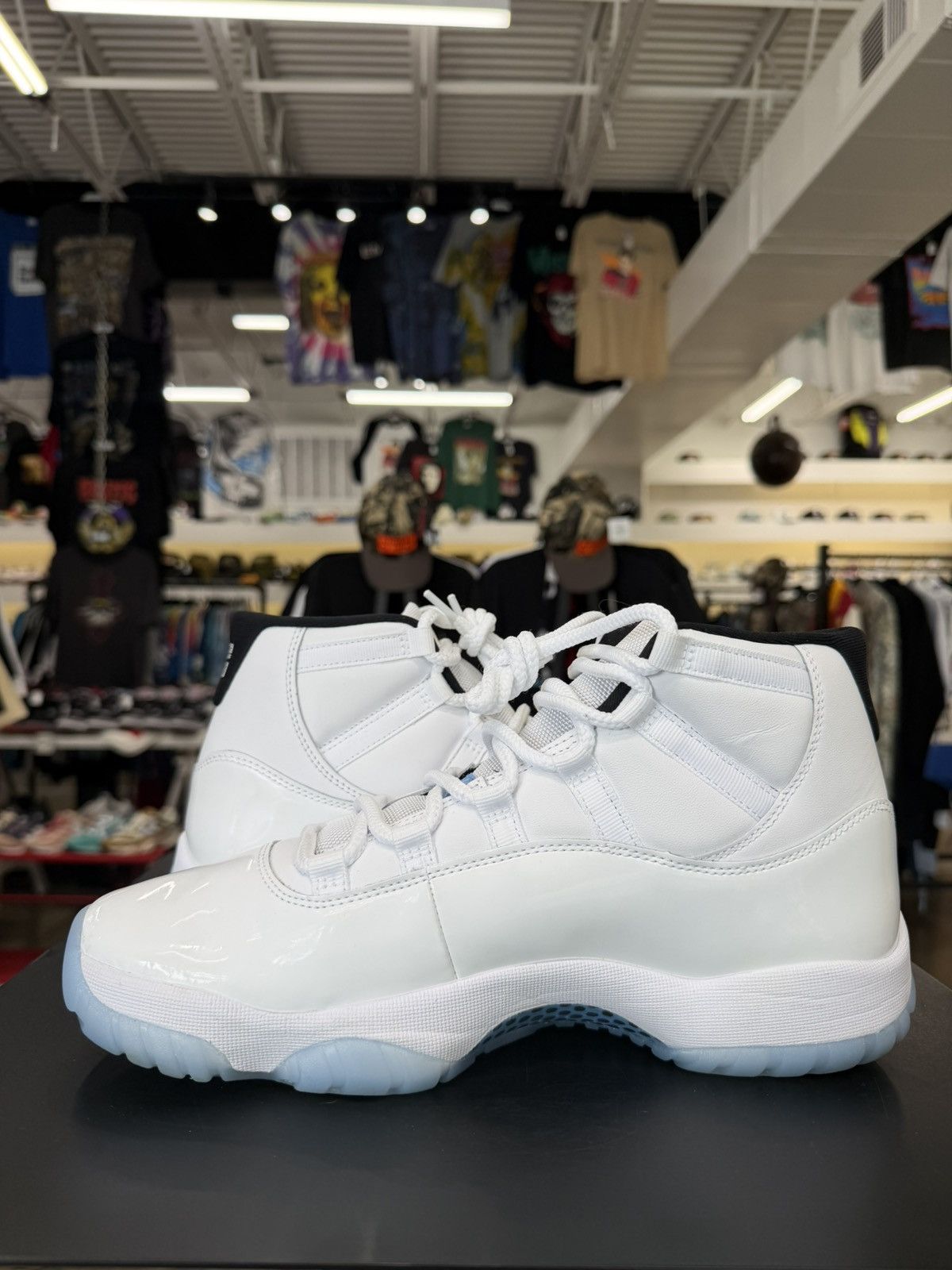 Jordan Brand Jordan 11 Legend Blue Colombia Size 10 (2024) Size US 10 / EU 43 - 4 Thumbnail