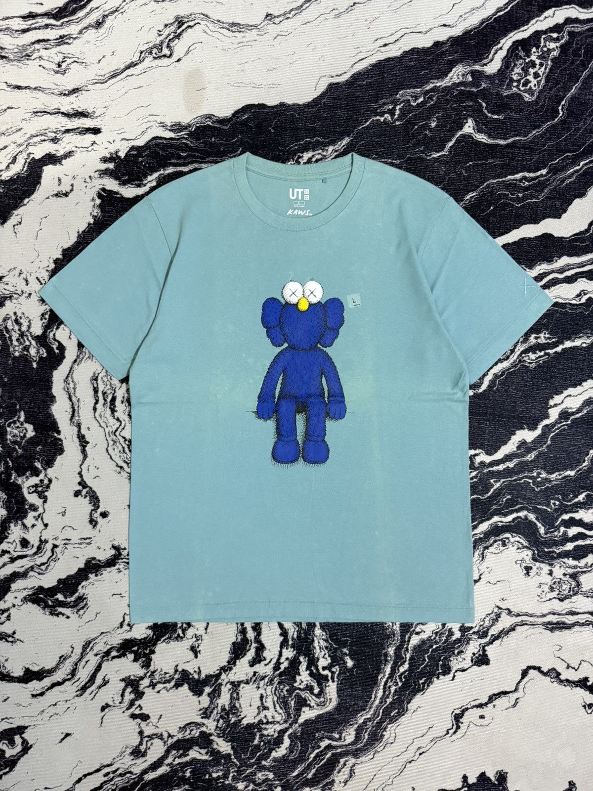 Kaws Uniqlo x kaws t shirt Size US S / EU 44-46 / 1 - 9 Thumbnail