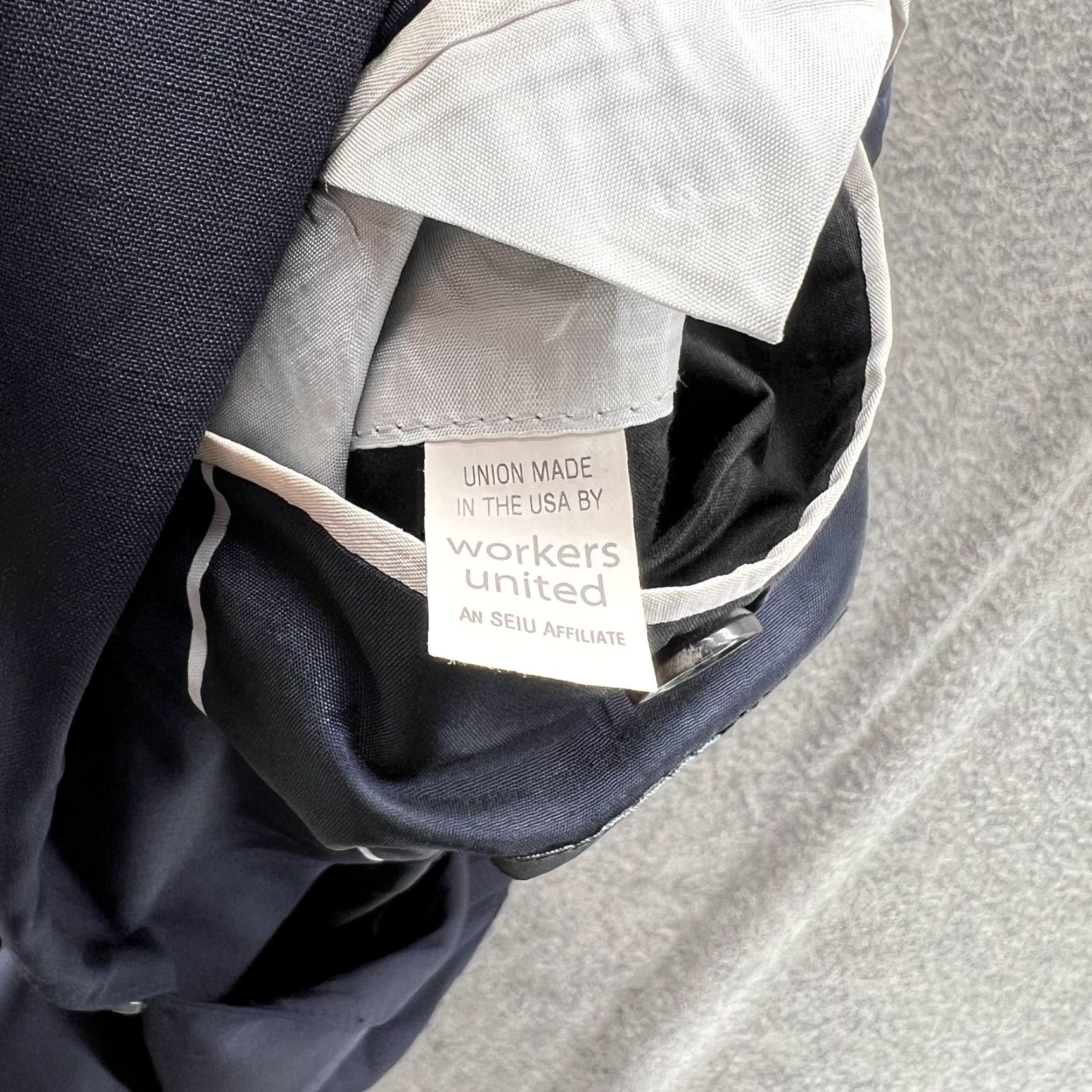 Hugo Boss HUGO BOSS Blazer Mens 42L Navy Wool Two-Button Jacket Coat Adult Regular Classic Notch USA Made Size 42R - 6 Thumbnail