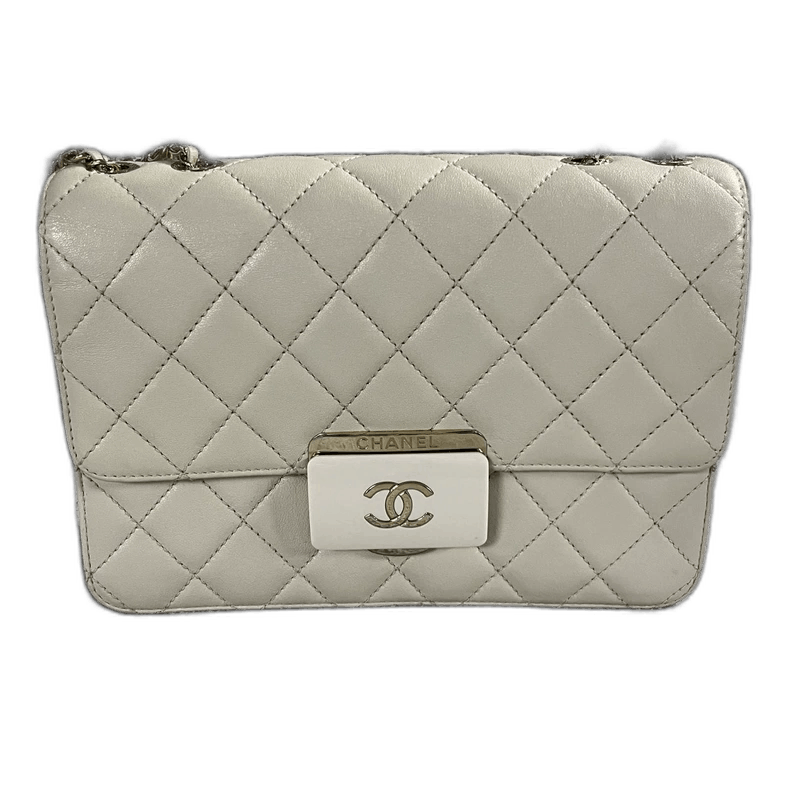 Chanel Chanel White Enamel Closure Chain Bag -2505 Size ONE SIZE - 1 Thumbnail