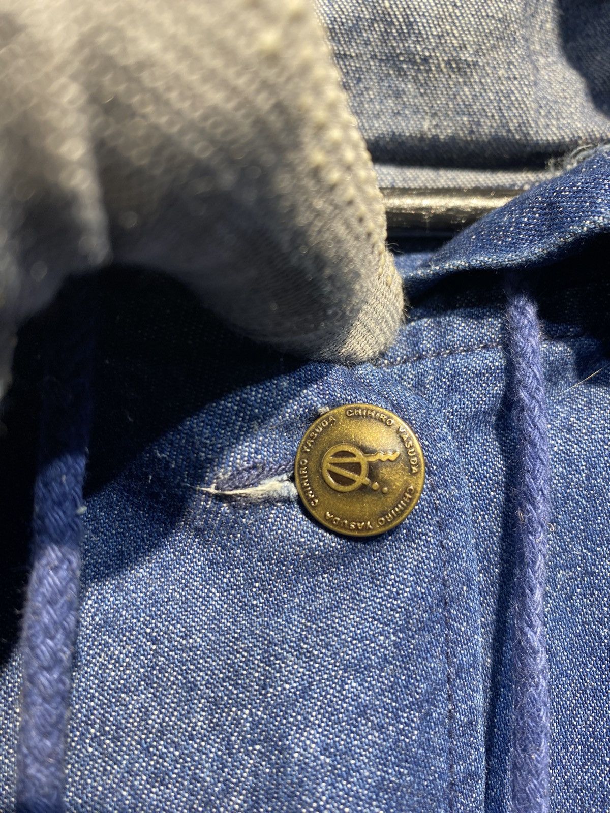 Japanese Brand Chihiro Yasuda Vintage Denim Hooded Jacket – Japanese Size US XL / EU 56 / 4 - 6 Thumbnail