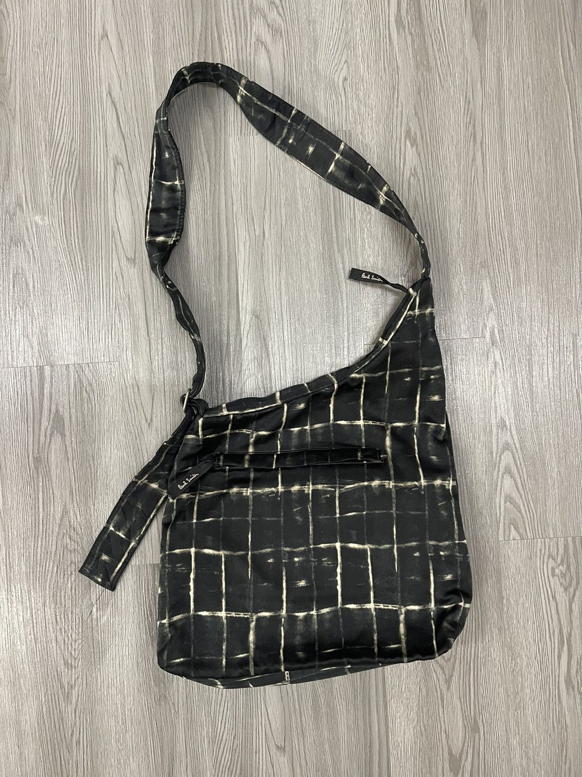 Paul Smith × Vintage Unisex 90s Paul Smith Spectra tech crossbody bag Size ONE SIZE - 1 Thumbnail