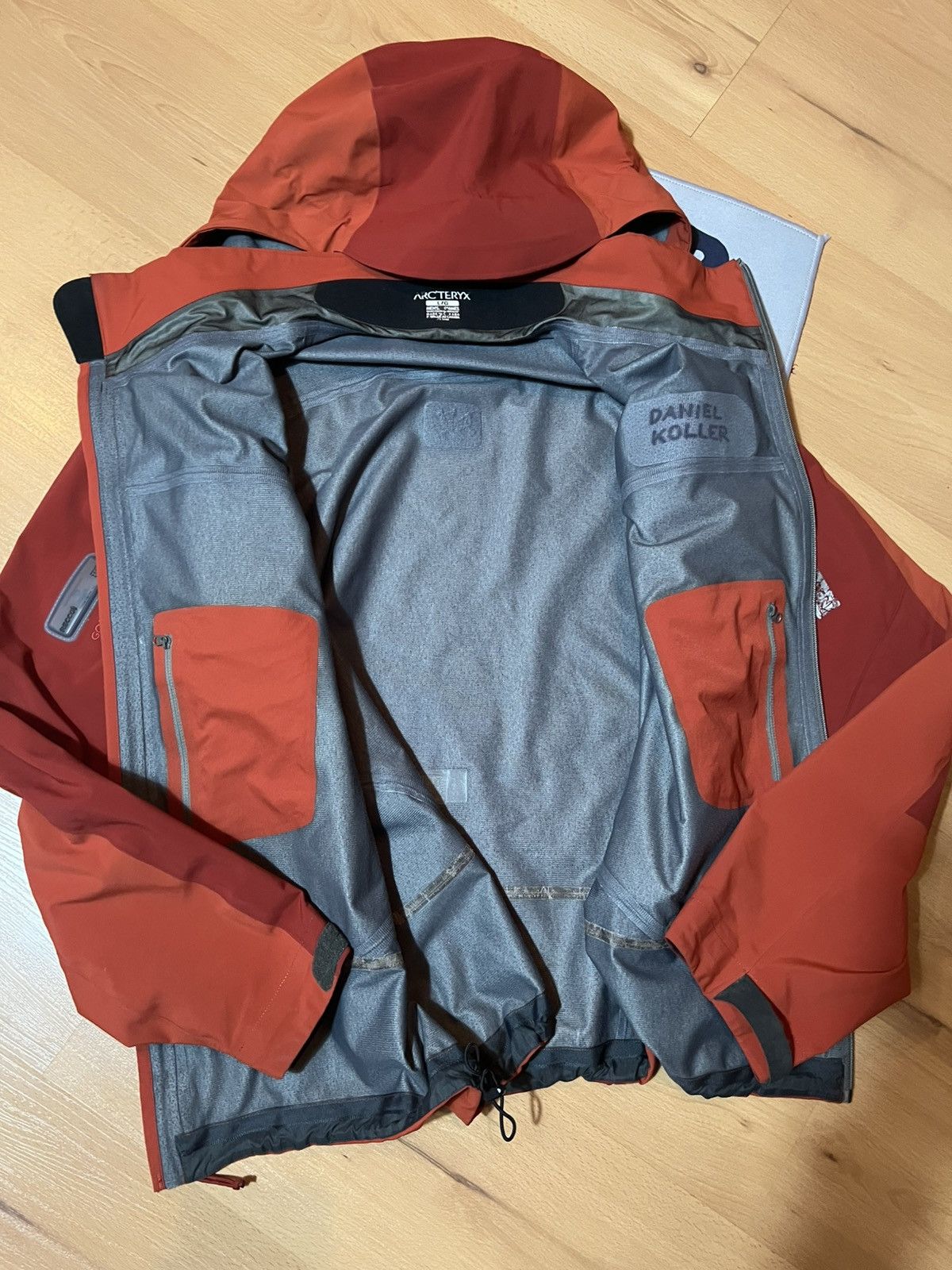 Arc'teryx Arc’teryx Vintage Gore Tex Jacket Red RECCO Size US L / EU 52-54 / 3 - 13 Thumbnail