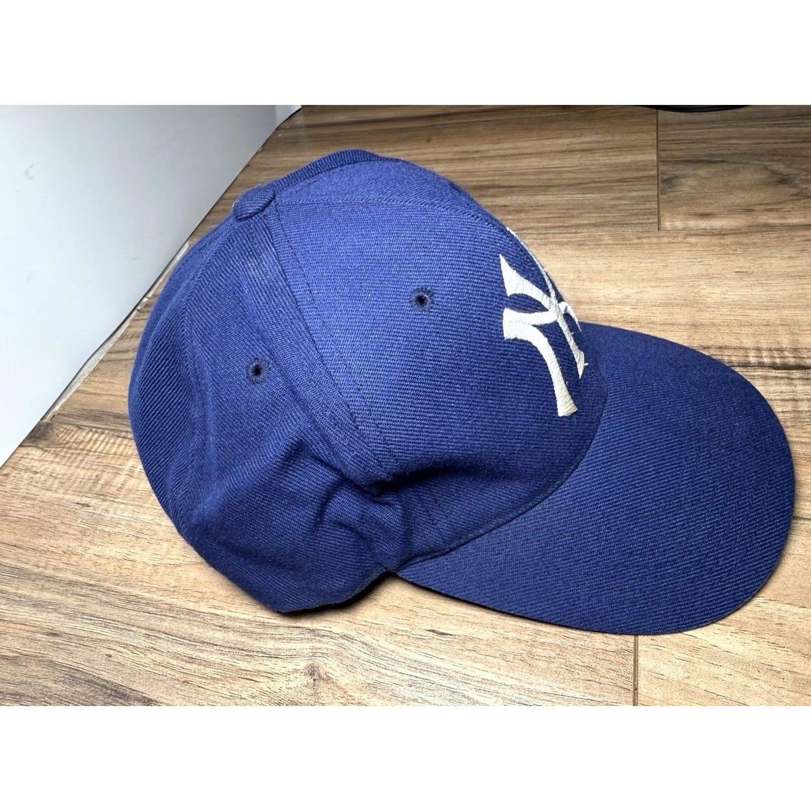MLB VINTAGE 90s New York Yankees MLB Baseball Big Logo Navy Blue G-Cap Snapback Cap Hat Hats Mens One Size Blue Snapback Cap Size ONE SIZE - 4 Thumbnail