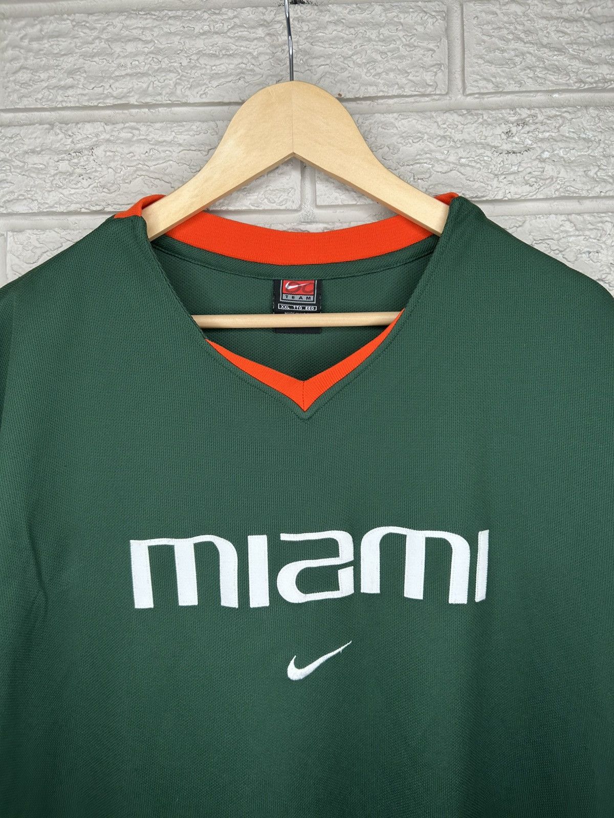 Nike Vintage Nike Miami Hurricanes NCAA Center Swoosh Jersey Size US XXL / EU 58 / 5 - 3 Thumbnail