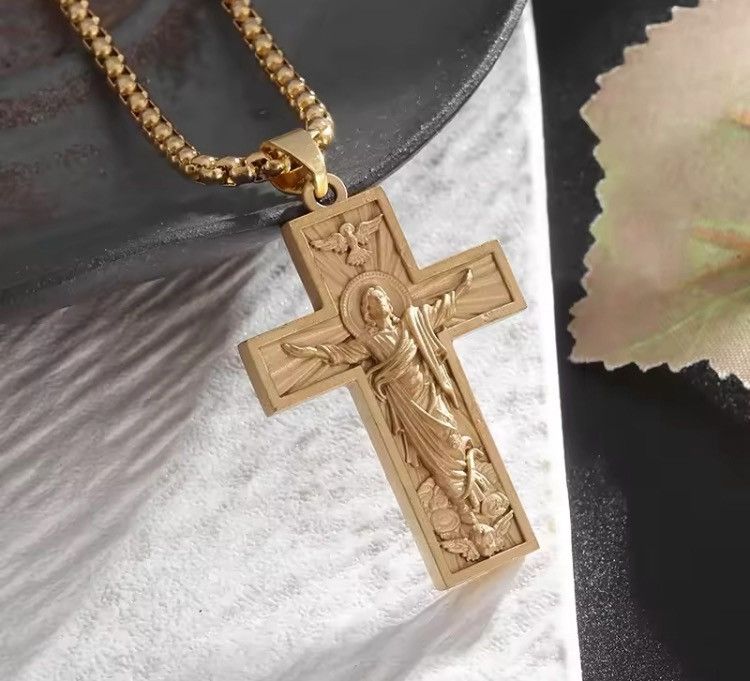Chain x Jewelry Cross Pendnat Necklace in Gold, Men's