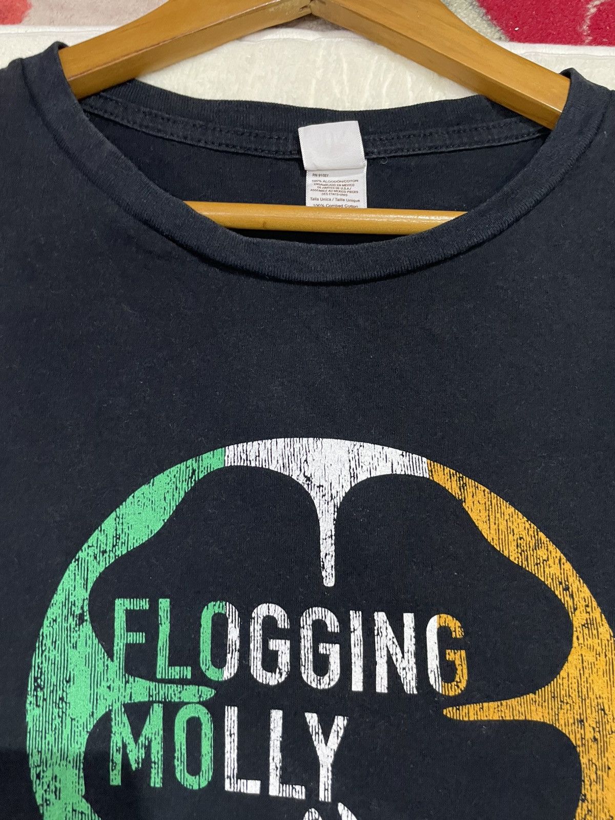 Band Tees FLOGGING MOLLY ROCK BAND MUSIC TSHIRT FADED(PINHOLE) Size US XL / EU 56 / 4 - 7 Thumbnail