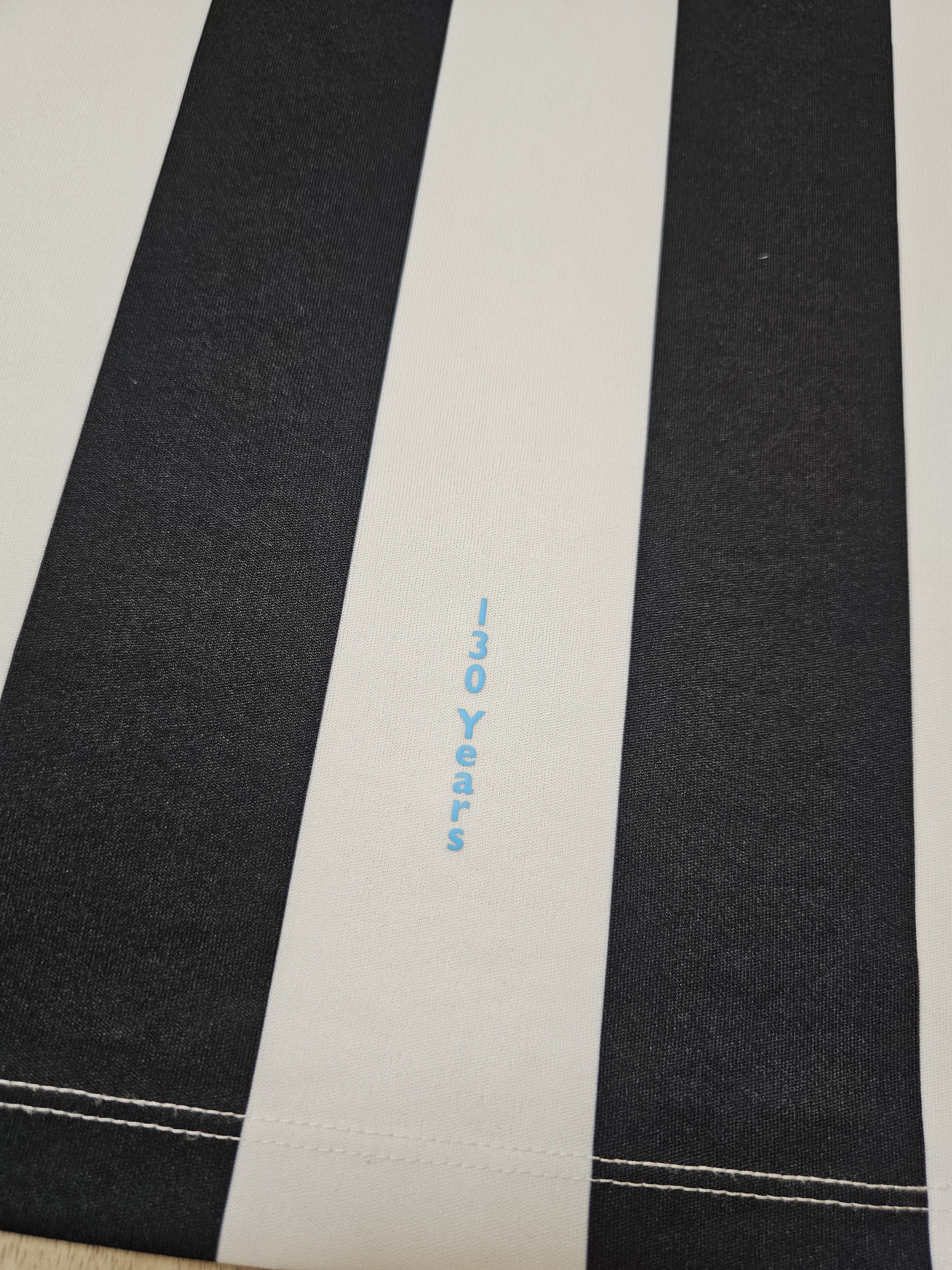 Other NEWCASTLE UNITED 2022 2023 HOME FOOTBALL SHIRT SOCCER JERSEY Size US XL / EU 56 / 4 - 5 Thumbnail