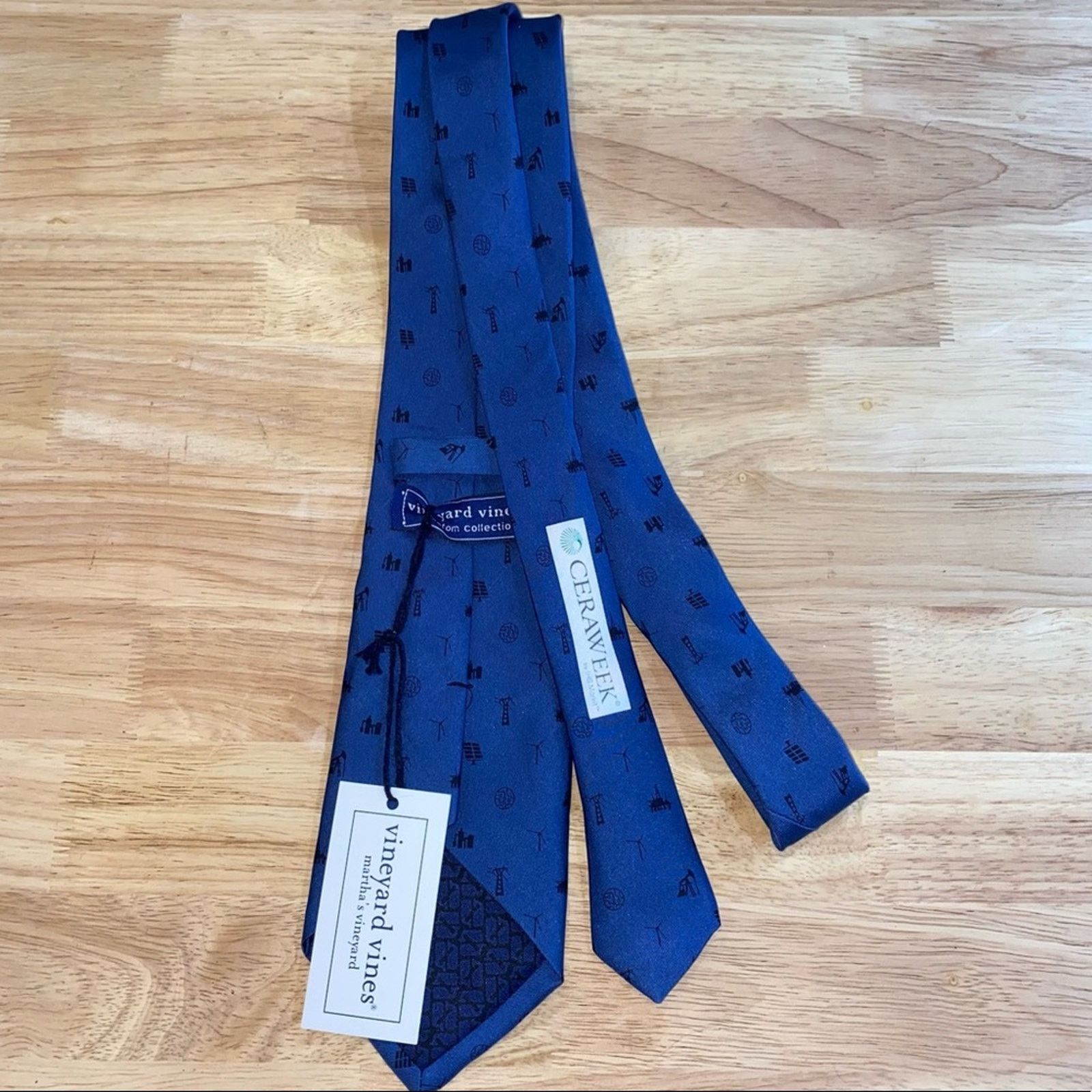 Vineyard Vines NWT Vineyard Vines Custom Collections Blue Silk Tie Size ONE SIZE - 4 Thumbnail