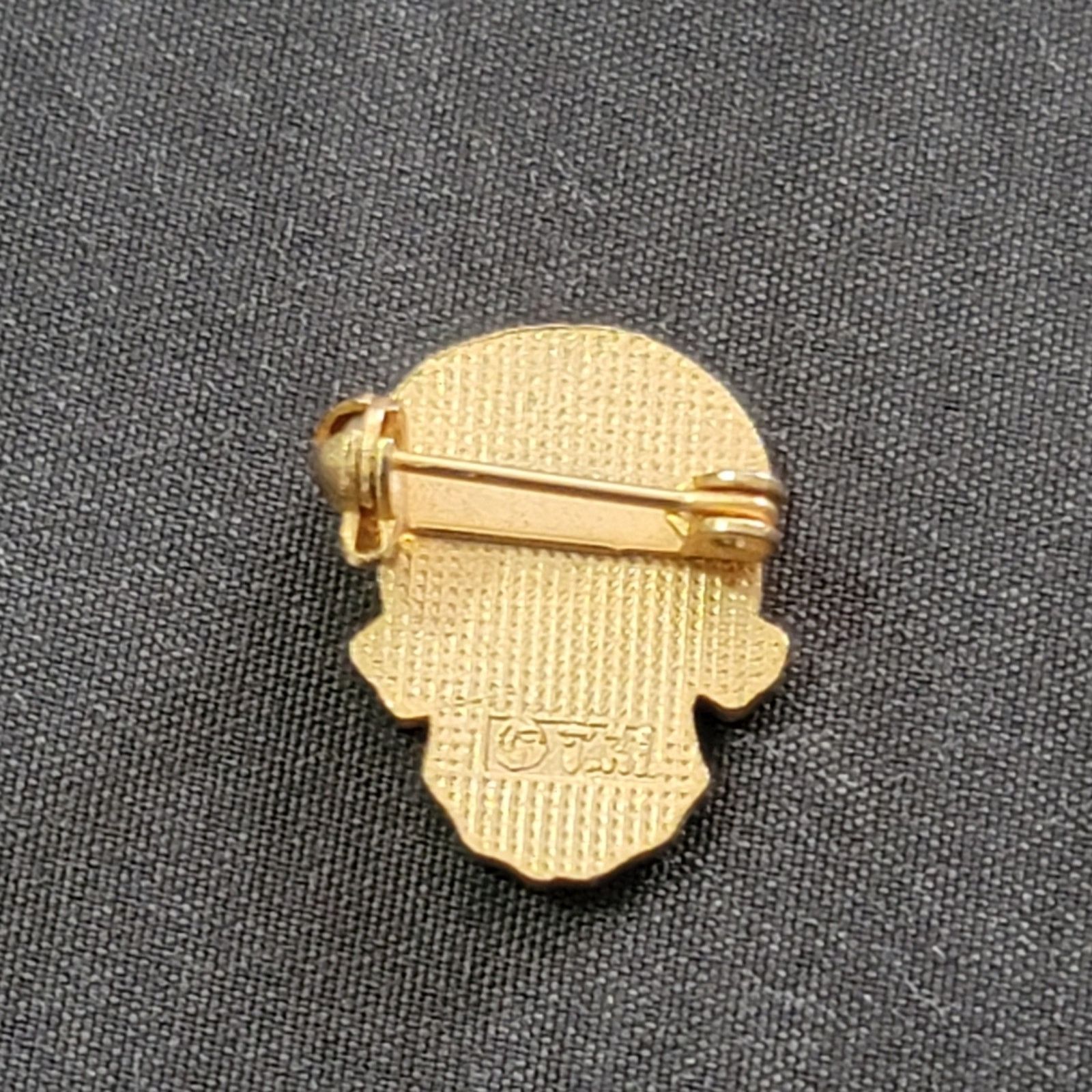 The Unbranded Brand Vtg Skull Red Eyes Lapel Pin Size ONE SIZE - 2 Thumbnail