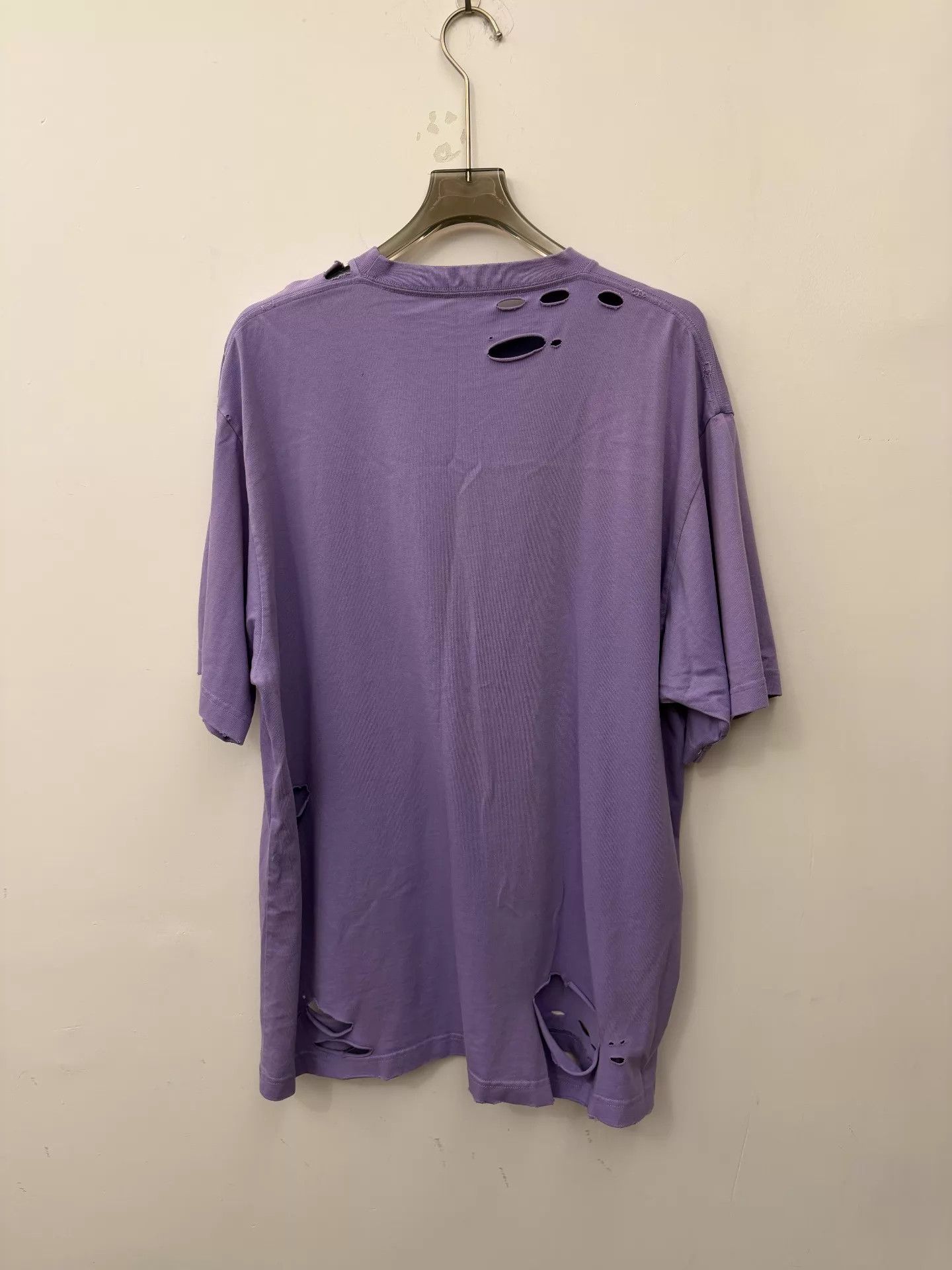 Balenciaga Balenciaga Caps Destroyed Purple Crew SS T Wmn XS Size XS / US 0-2 / IT 36-38 - 3 Thumbnail