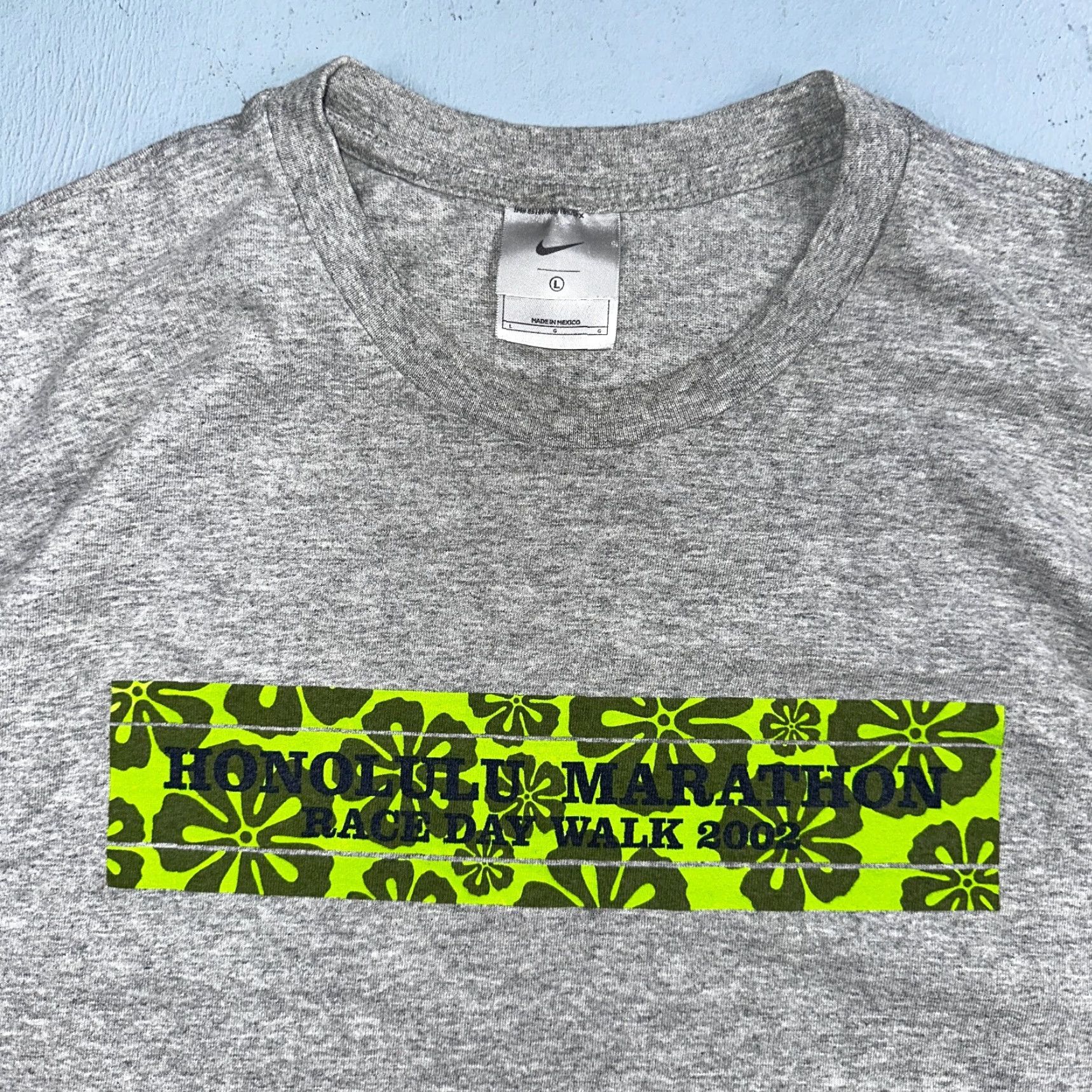 Nike VINTAGE Nike Honolulu 2002 VTG T Shirt Silver Tag Marathon Run Floral Box Logo Y2K Men L Gray Crew Neck Short Sleeve Shirt Mens Size US L / EU 52-54 / 3 - 2 Thumbnail