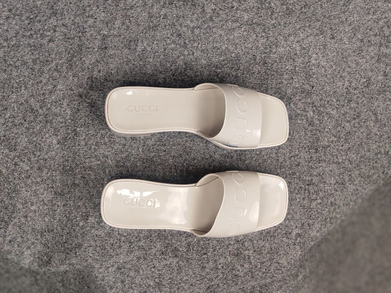 Gucci Gucci Rubber Logo Platform Slide Sandal Mystic White Mules Size US 11 / IT 41 - 13 Thumbnail