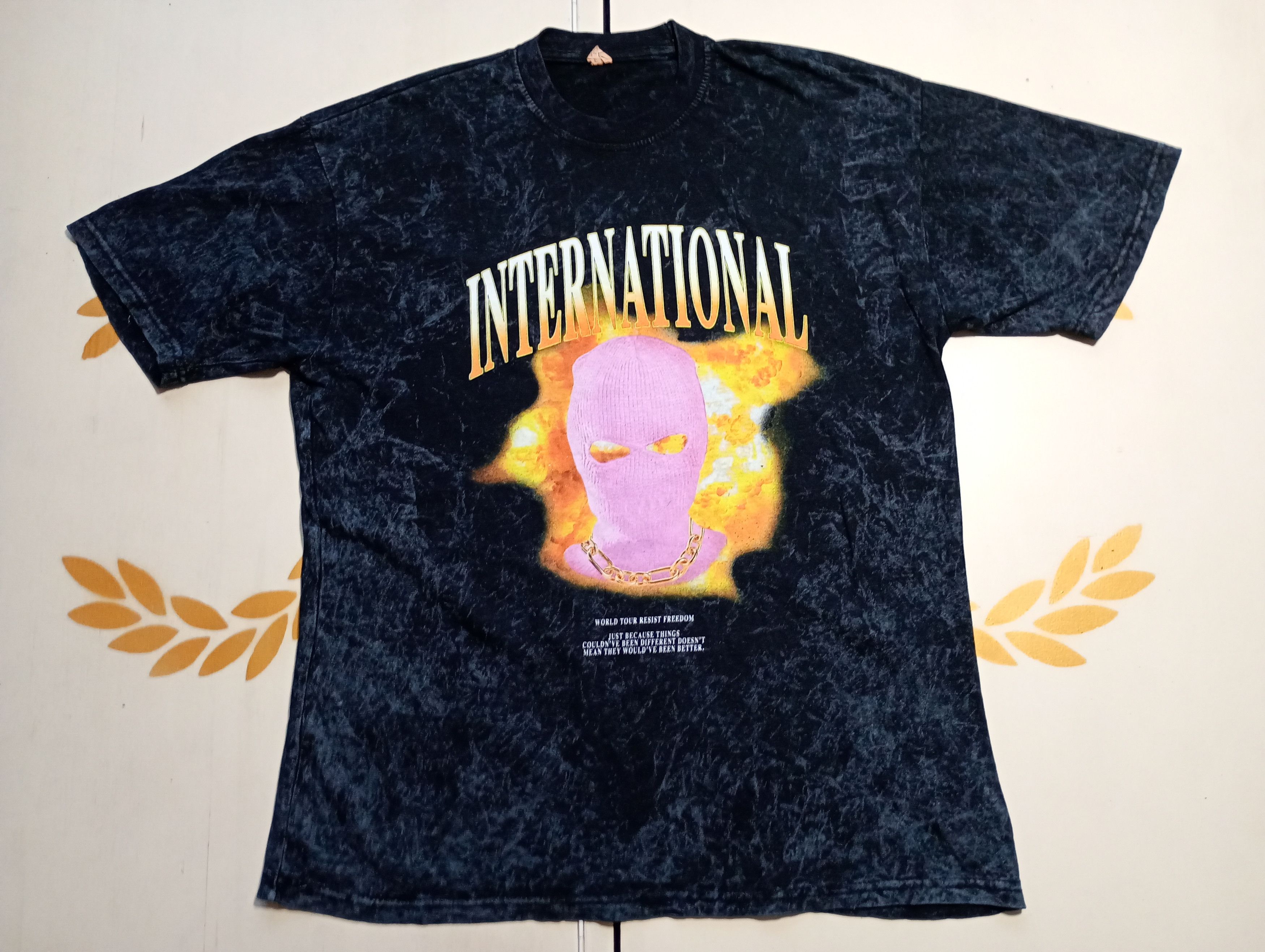 Vintage International World Tour Resist Freedom T-Shirt Size US L / EU 52-54 / 3 - 2 Thumbnail