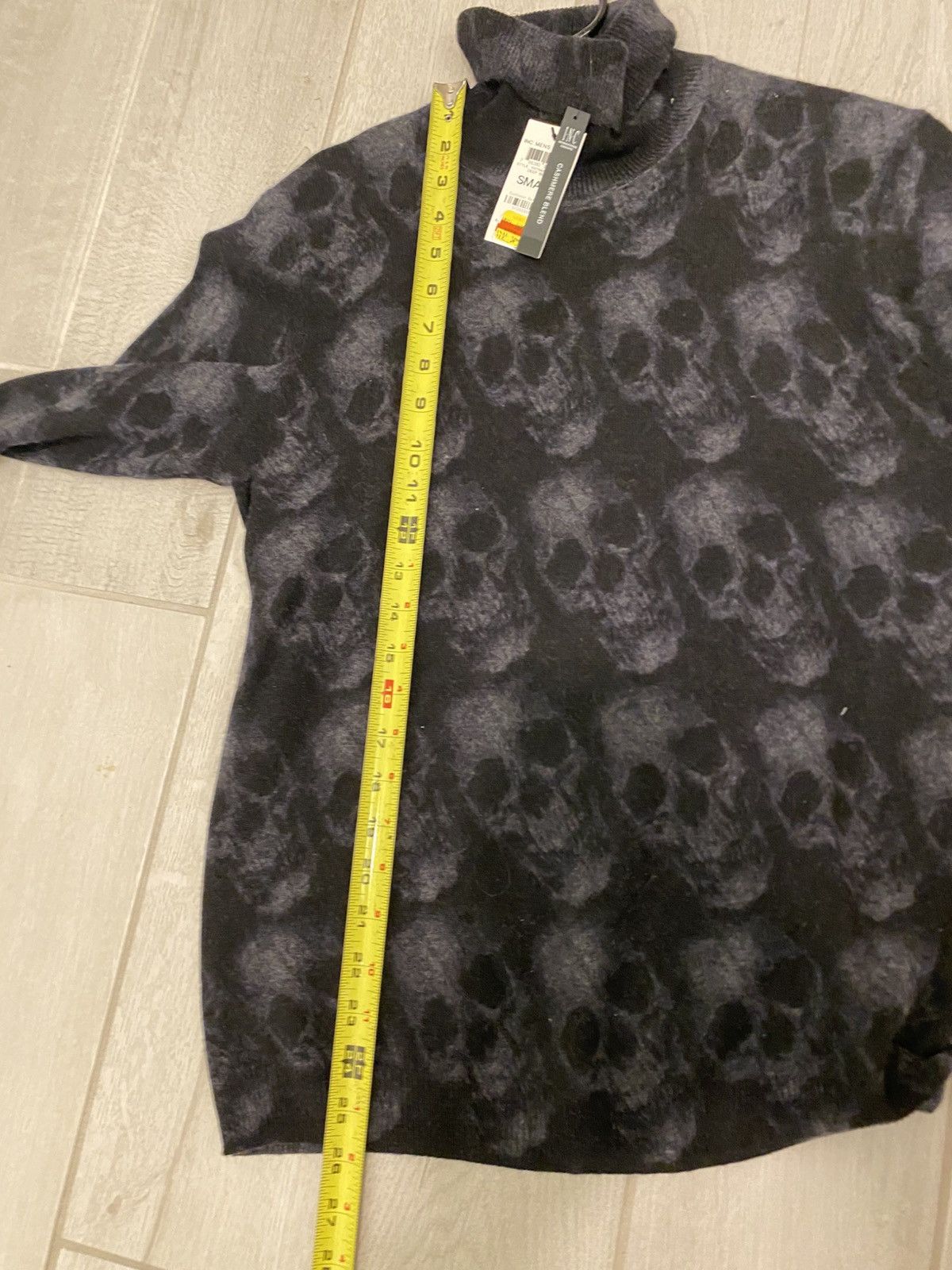 I.N.C International Concepts I.N.C. Cashmere Skull Turtleneck Size US S / EU 44-46 / 1 - 6 Thumbnail