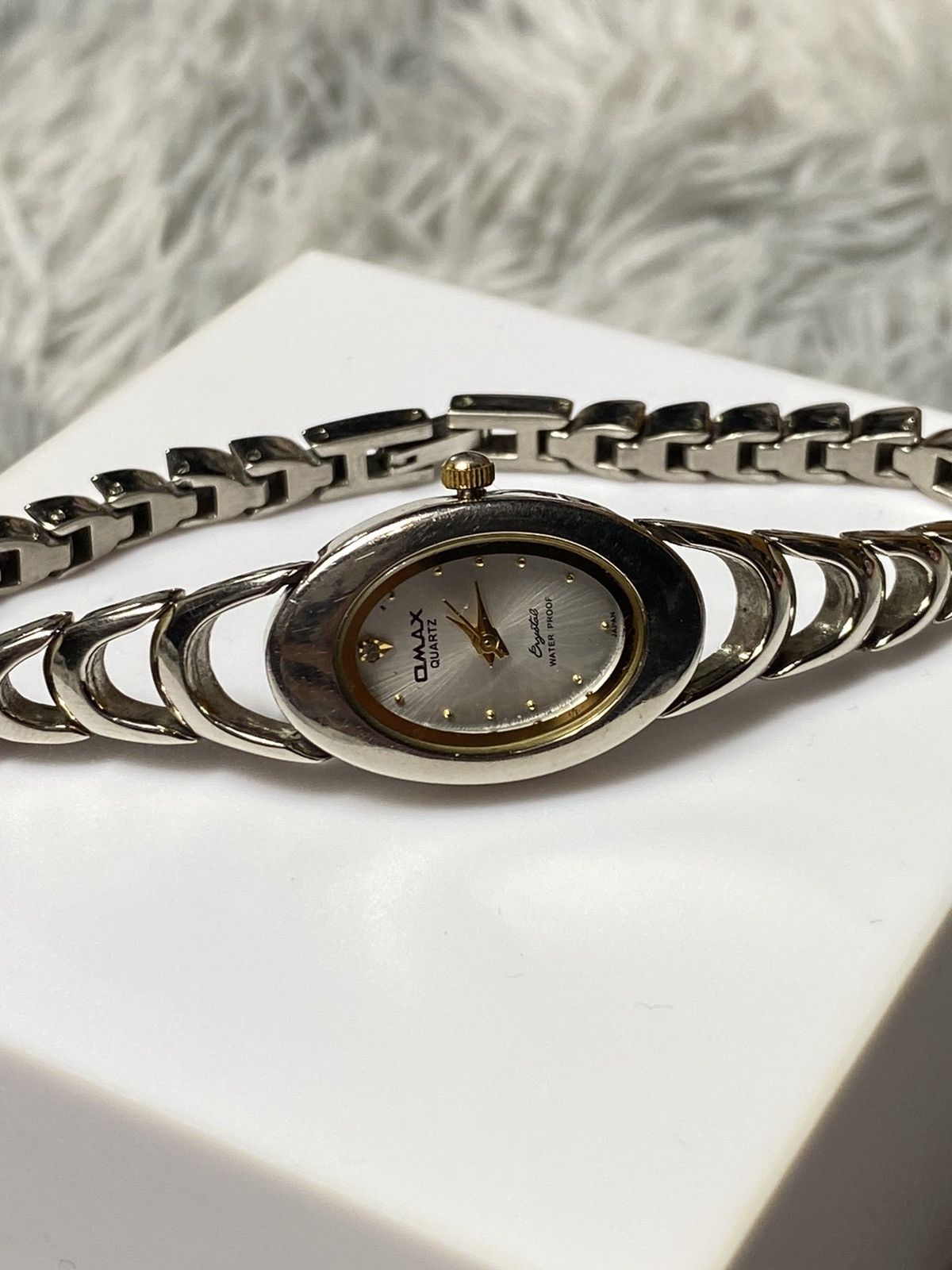 Japanese Brand Futuristic Oval Omax Quartz Watch - Japanese Brand Size ONE SIZE - 8 Thumbnail