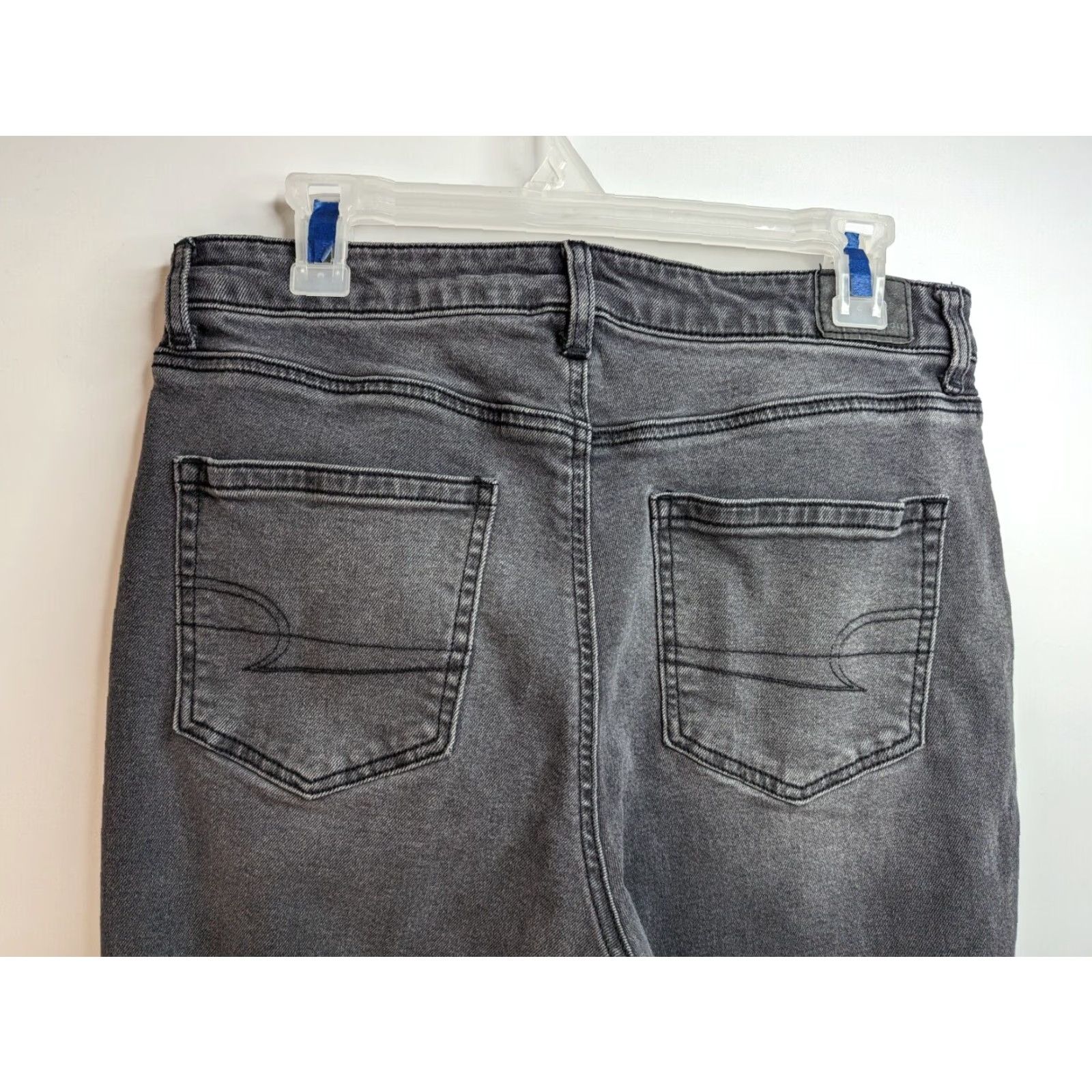 American Eagle Outfitters American Eagle Outfitters Jeans Mom Jean Denim Black Size 10 Stretch 32in Inseam 27in Waist 32in 5-Pocket XS? Size 32" / US 10 / IT 46 - 7 Thumbnail