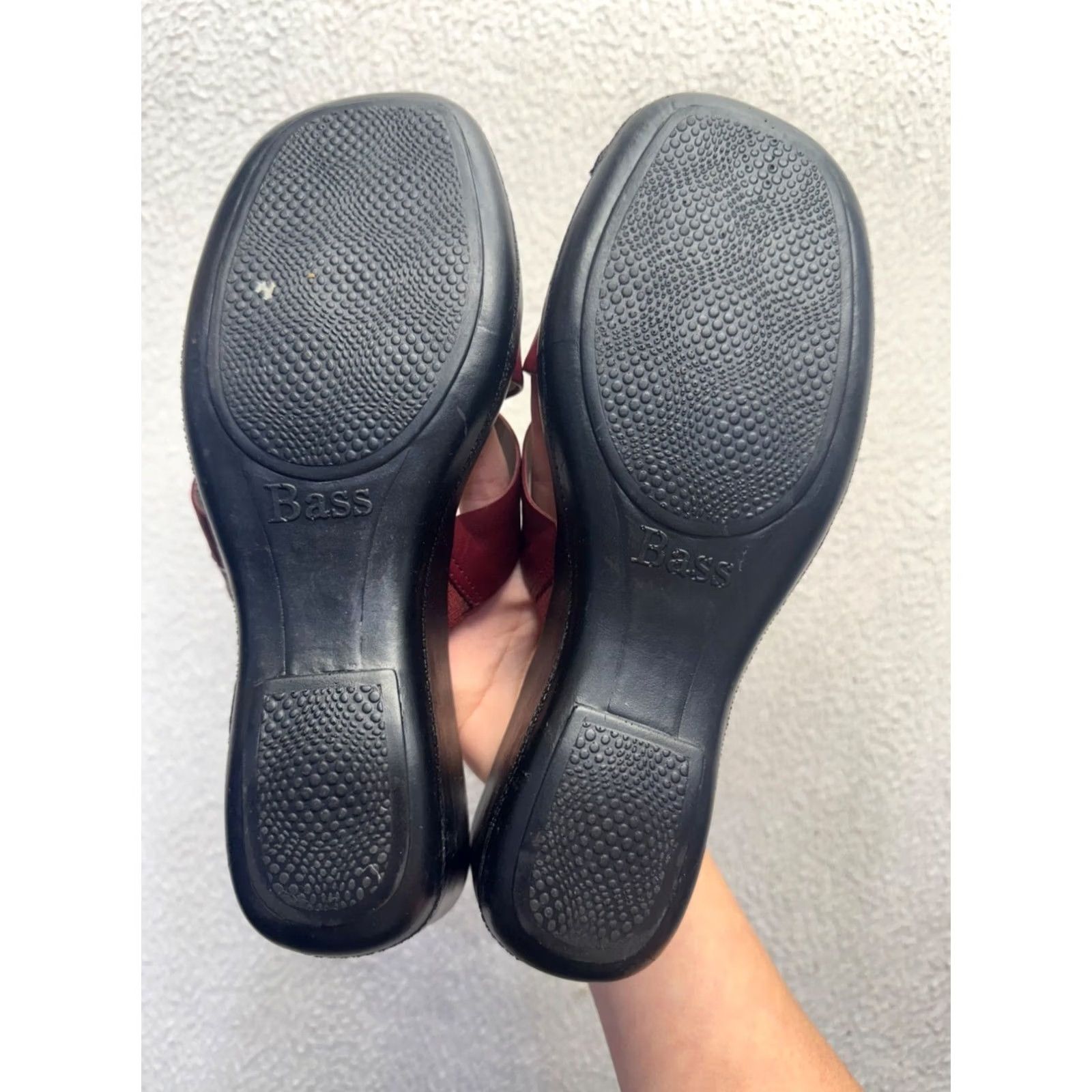 Vintage Bass Womens Sandal Slide Cushioned Leather Red & Black 8 Casual Cushioned Sole Velco? (Note: no, can't add) Size US 8 / IT 38 - 4 Thumbnail