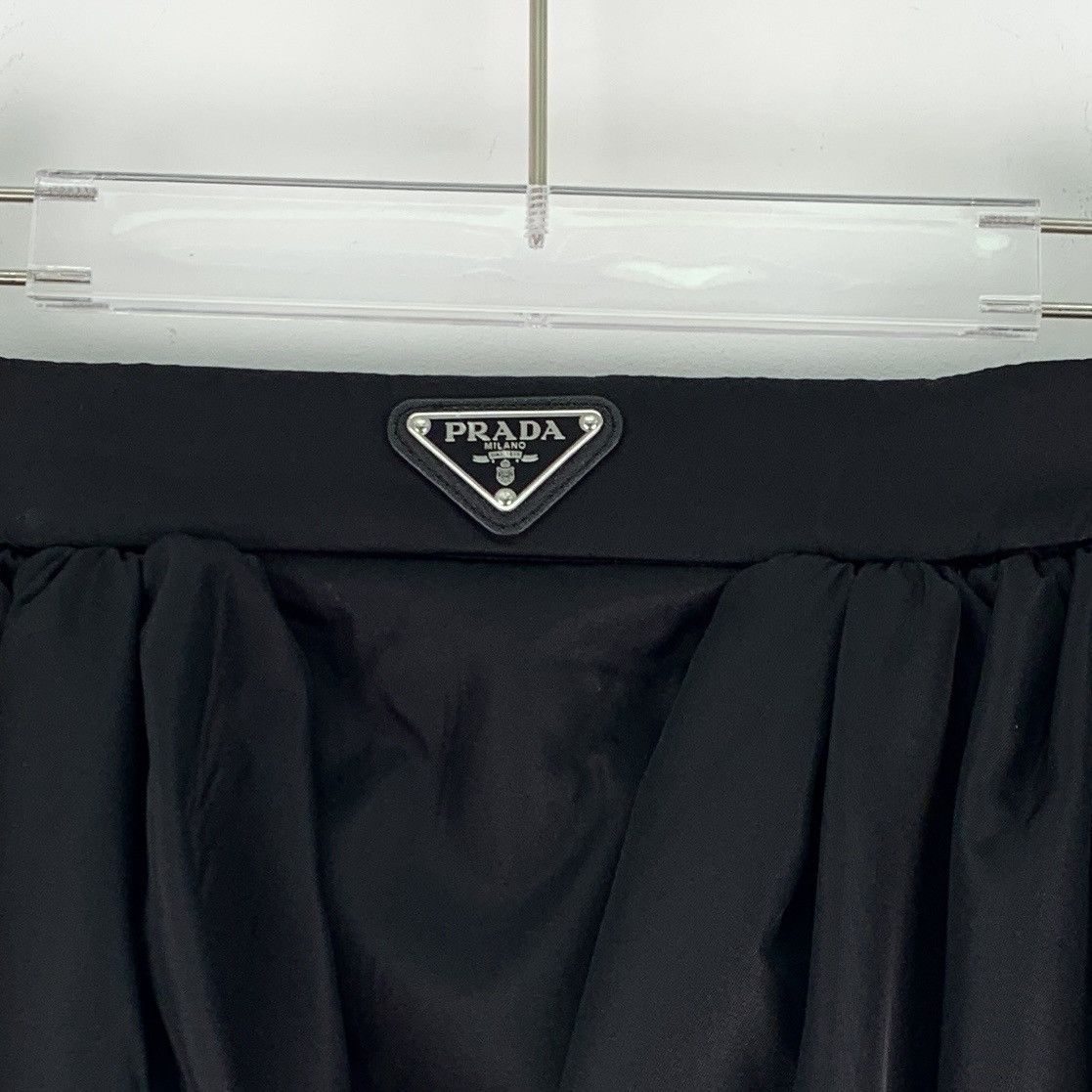 Prada Prada Black Triangle Logo Pleated Casual Long Skirt K26WX Size 26" / US 2 / IT 38 - 4 Thumbnail