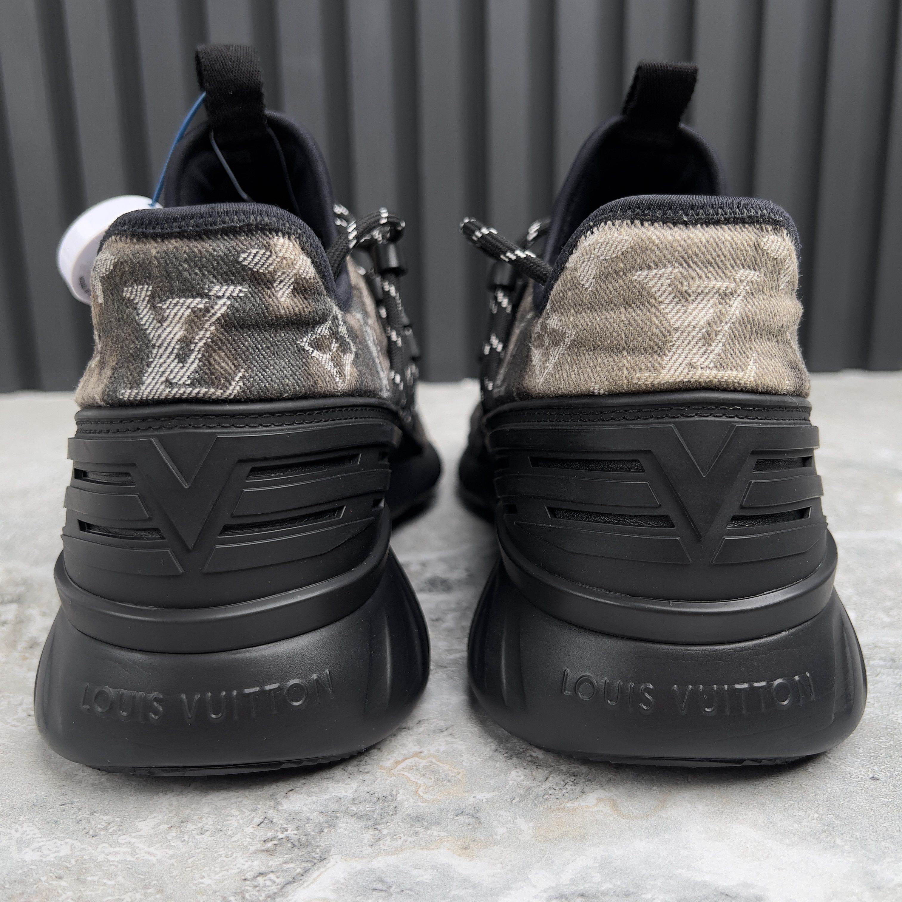 Louis Vuitton Louis Vuitton Fastlane Monogram Sneakers Denim Size US 9 / EU 42 - 9 Thumbnail