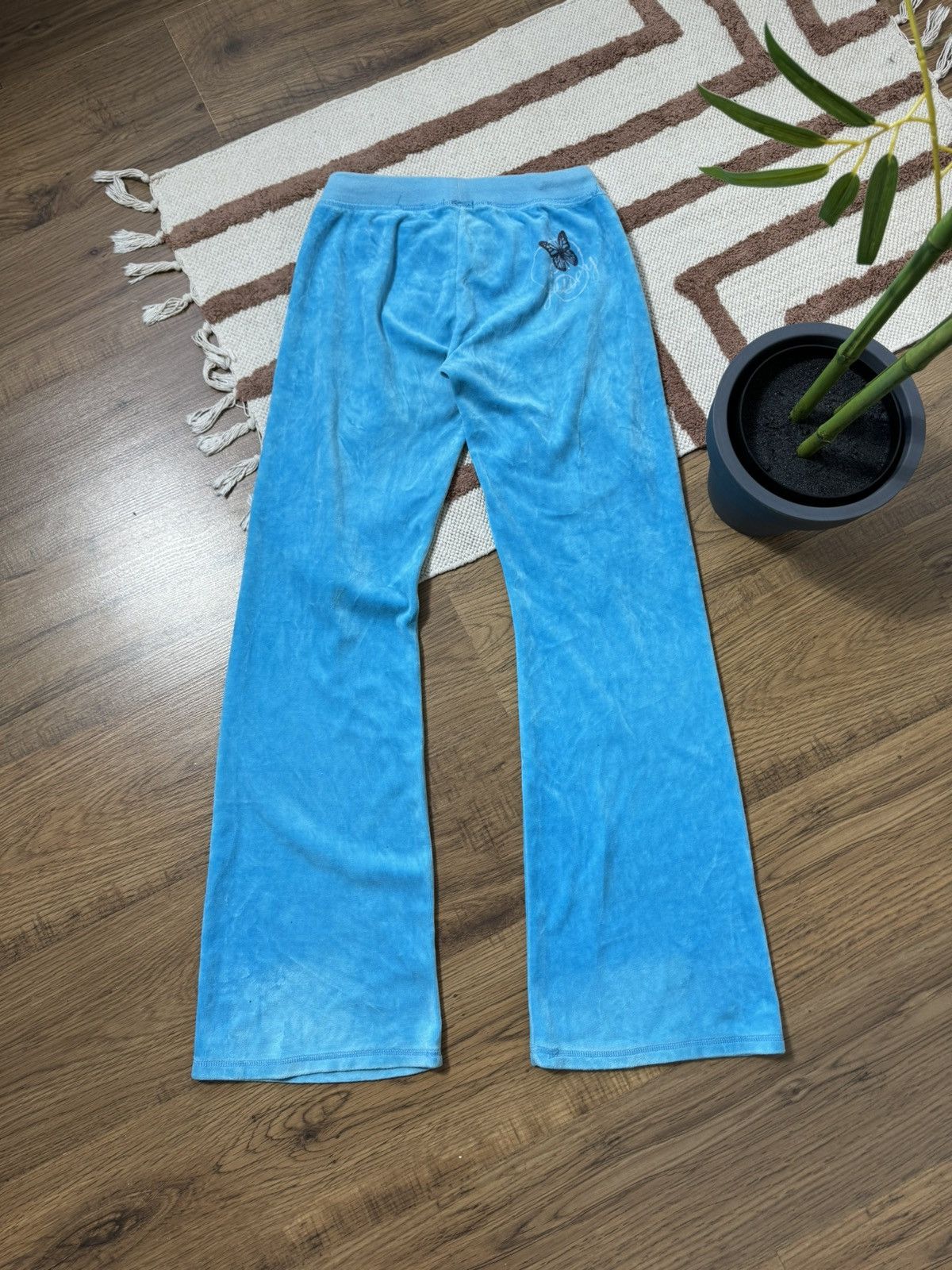 Juicy Couture VINTAGE JUICY COUTURE BUTTERFLY VELOUR PANTS Size 28" / US 6 / IT 42 - 4 Thumbnail