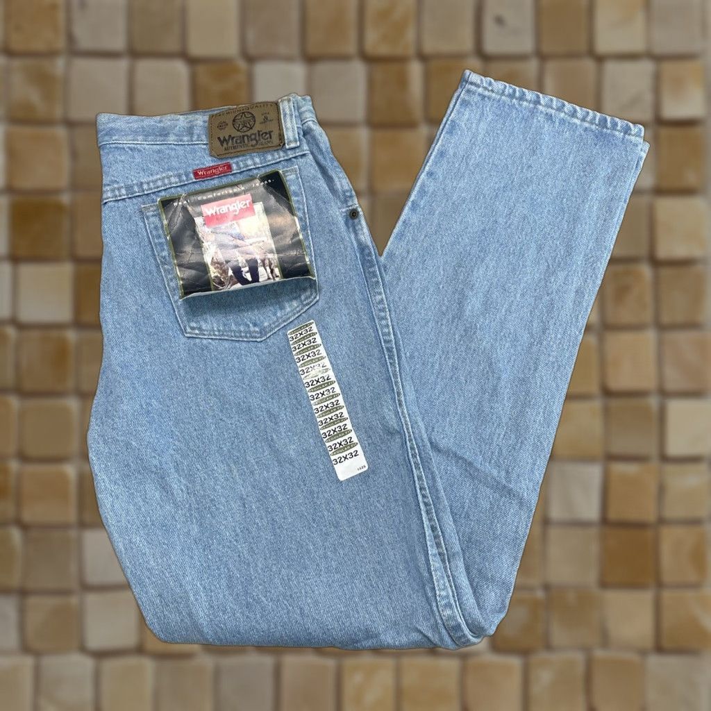 Wrangler WRANGLER Light Wash Straight Leg Jeans Size 32x32 Mens Blue Size US 32 / EU 48 - 1 Thumbnail