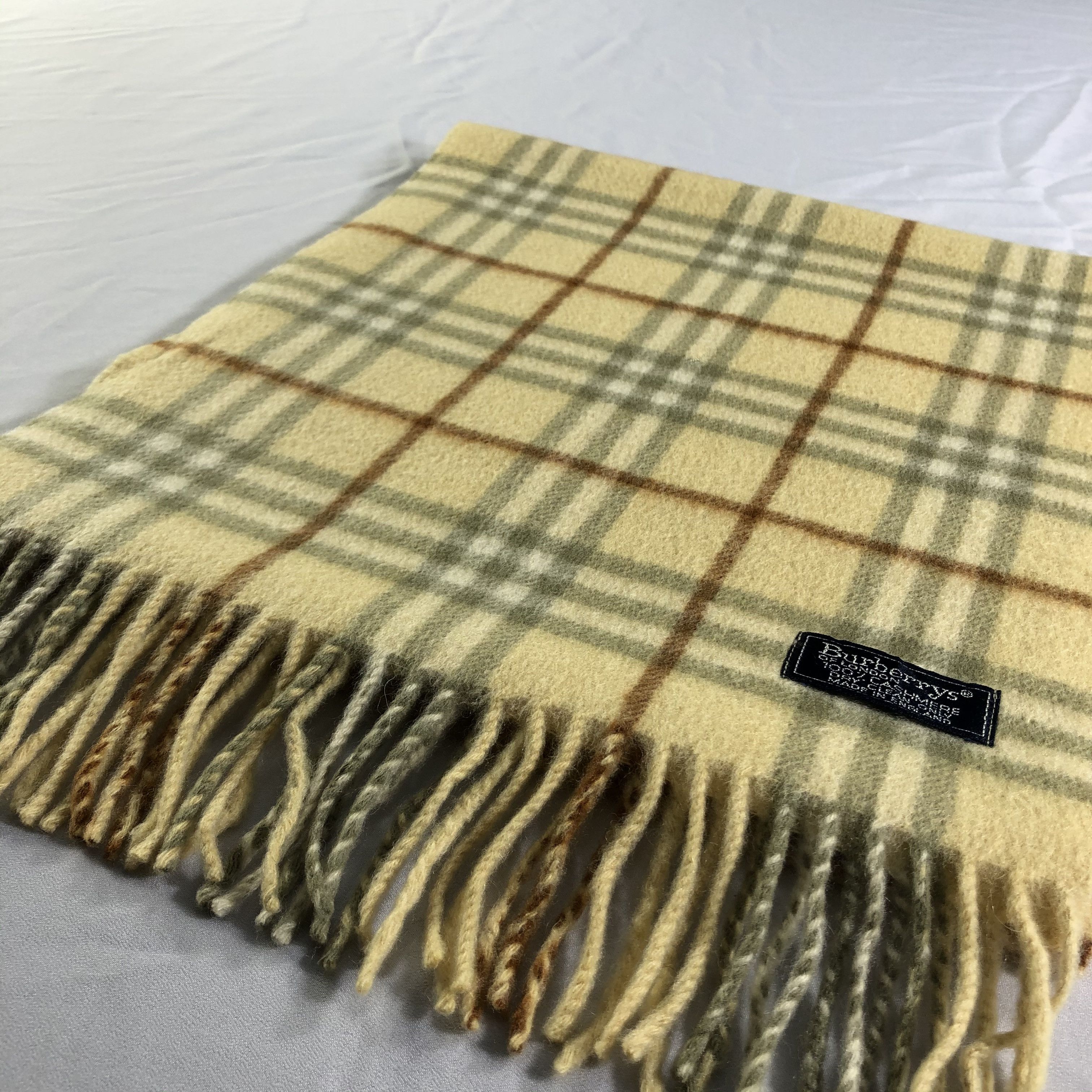 Burberry Burberrys Nova Check Cashmere Scarf Muffler Neckwear V2448 Size ONE SIZE - 4 Thumbnail