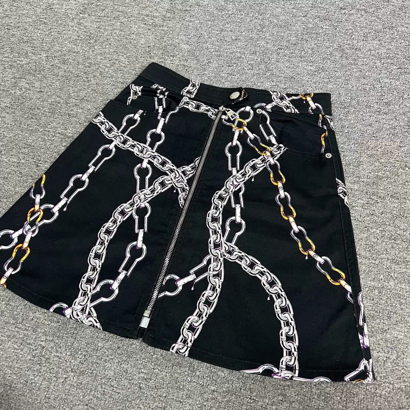 Louis Vuitton Louis Vuitton Chain Pattern Denim Skirt Size 26" / US 2 / IT 38 - 1 Thumbnail