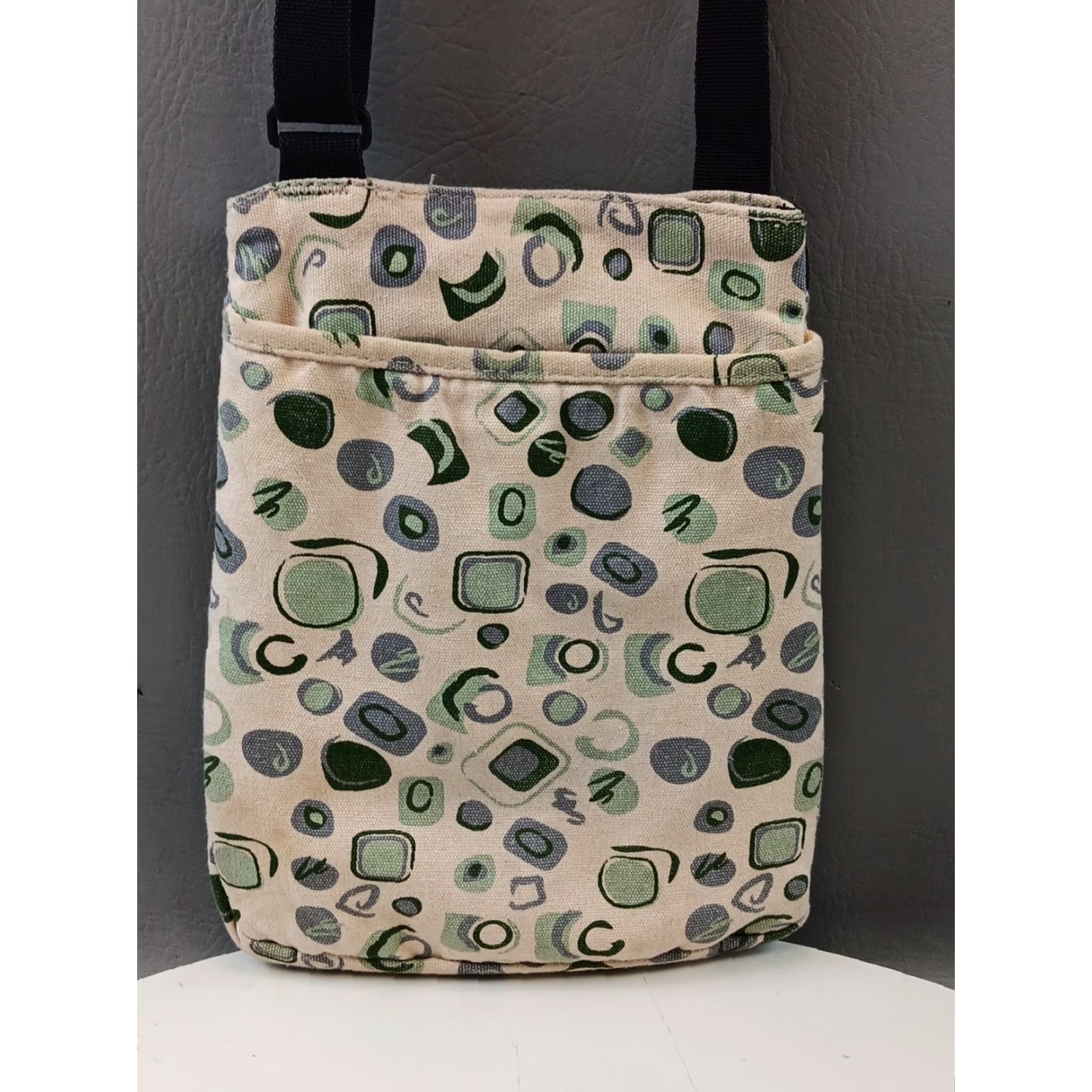 KAVU KAVU Keeper Bag Crossbody Purse Women Small Beige Outers Pockets Adjustable Strap Lightly Used Size ONE SIZE - 4 Thumbnail