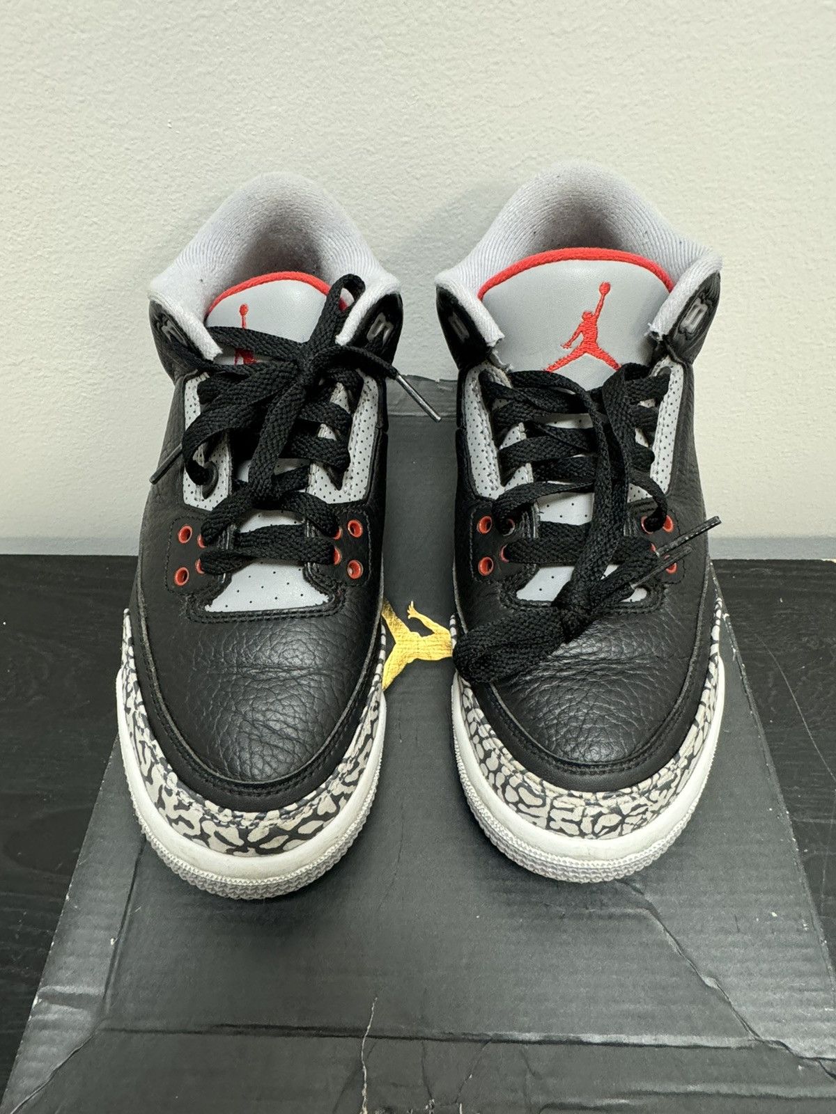 Jordan Brand Jordan 3 Black Cement (2018) (GS) Size US 5.5 / EU 38 - 3 Thumbnail