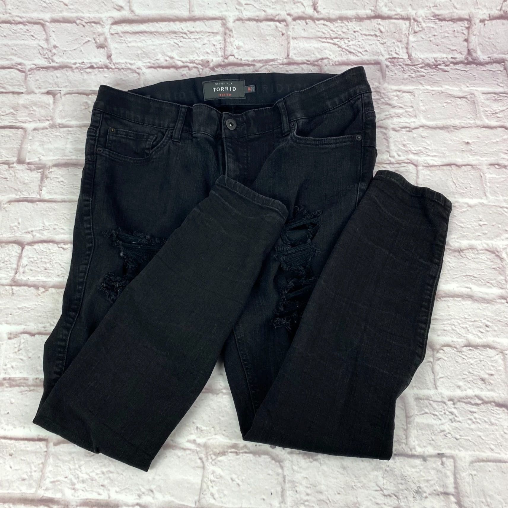 Torrid Torrid Bombshell Skinny Jeans Black Distressed Ripped Mid-Rise Womens Size 18R 27 In Inseam 36 Waist Dark Denim Size 40" / US 18 - 3 Thumbnail