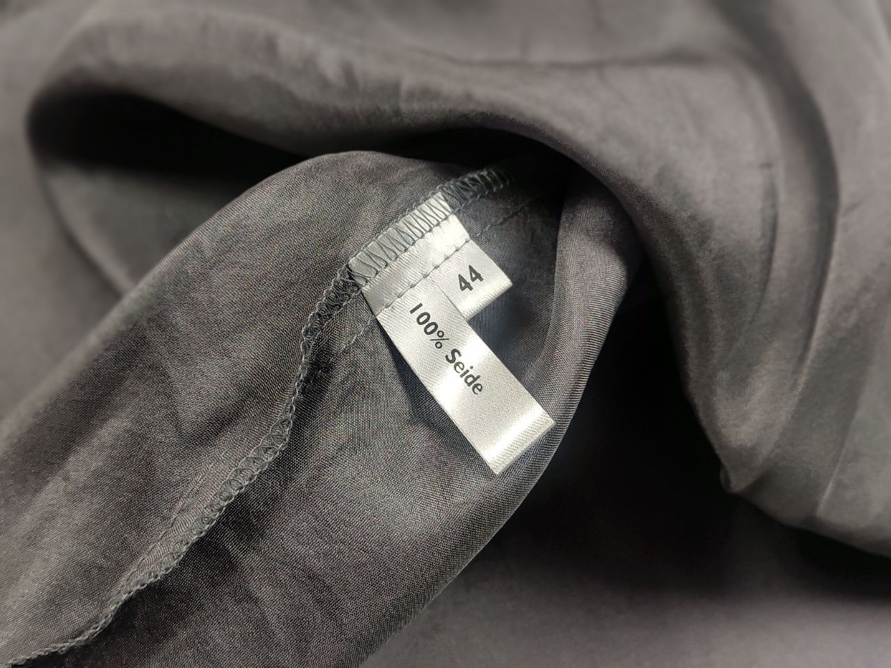 Designer Susanne Bommer Design Boxy Silk Silver gray blouse Size L / US 10 / IT 46 - 19 Thumbnail