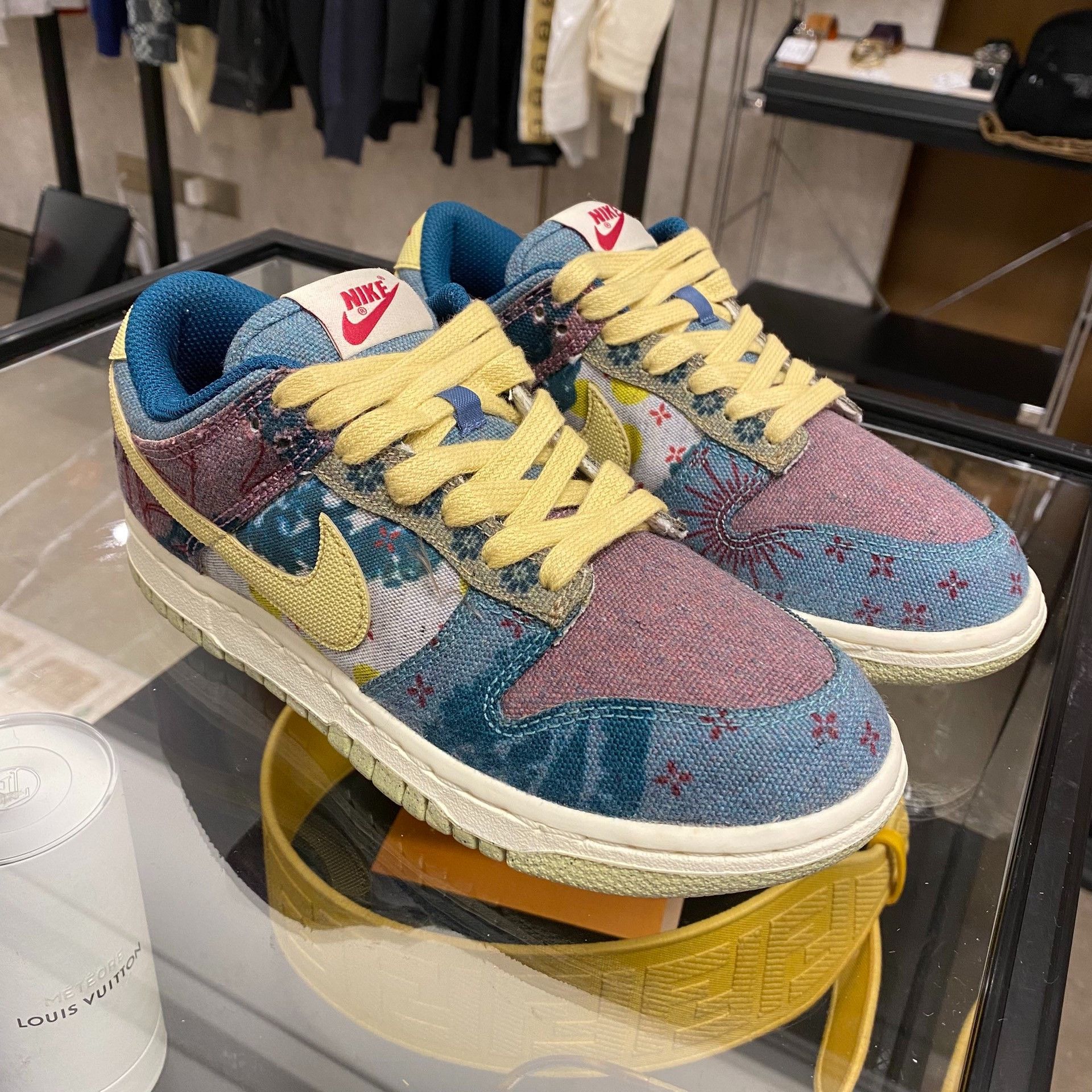 Chanel Chanel Paisley Lowtop Sneakers 5 Men Size US 5 / EU 37 - 1 Thumbnail