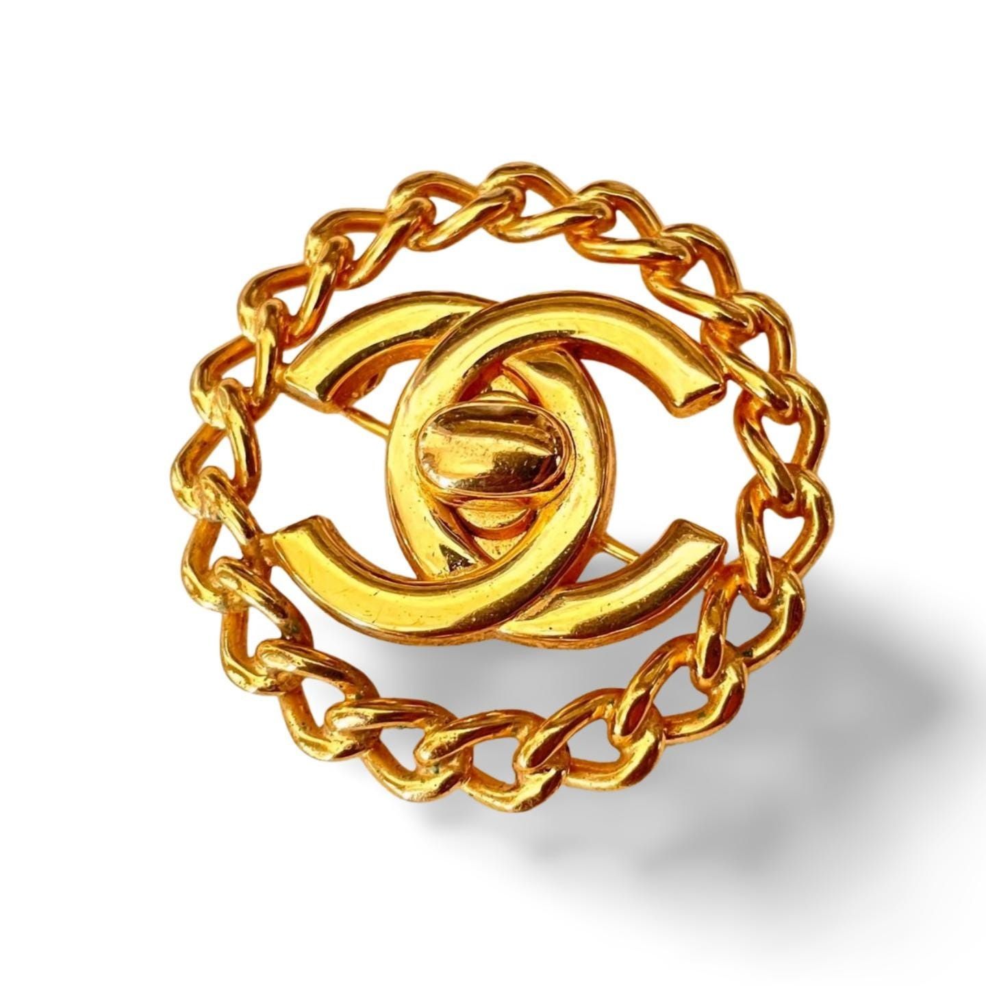 Chanel Vintage CHANEL golden chain frame turn lock CC pin brooch. Size ONE SIZE - 5 Thumbnail