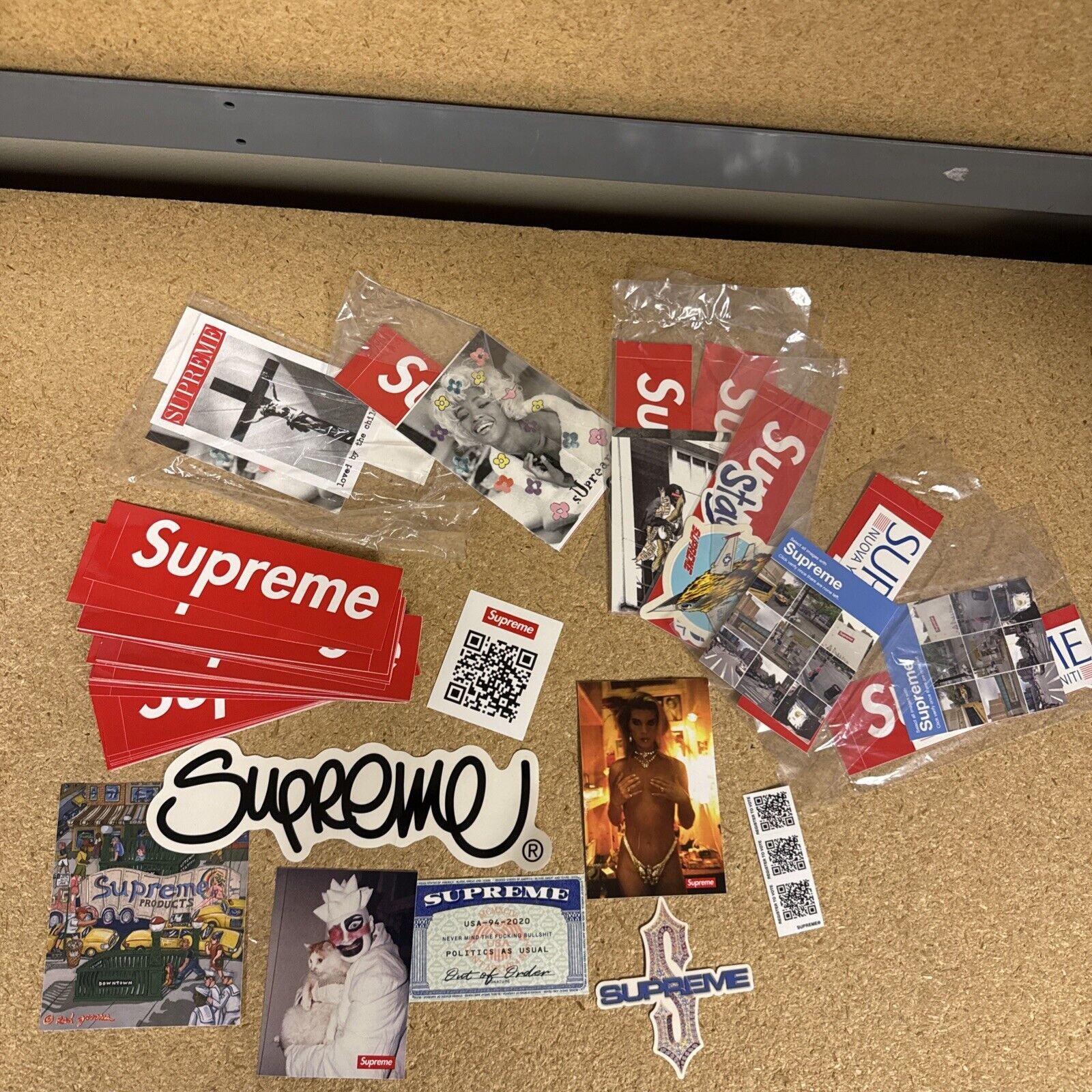Supreme Sticker & Accessories 28 Box Logo Bubbles Ponchos