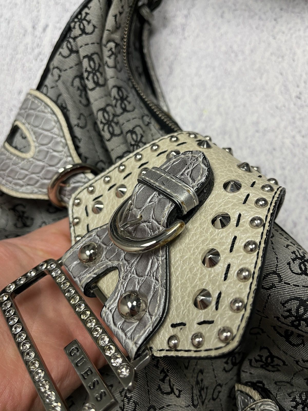 Guess Vintage Guess Monogram Y2K Shoulder Bag Hype Streetwear Size ONE SIZE - 11 Thumbnail