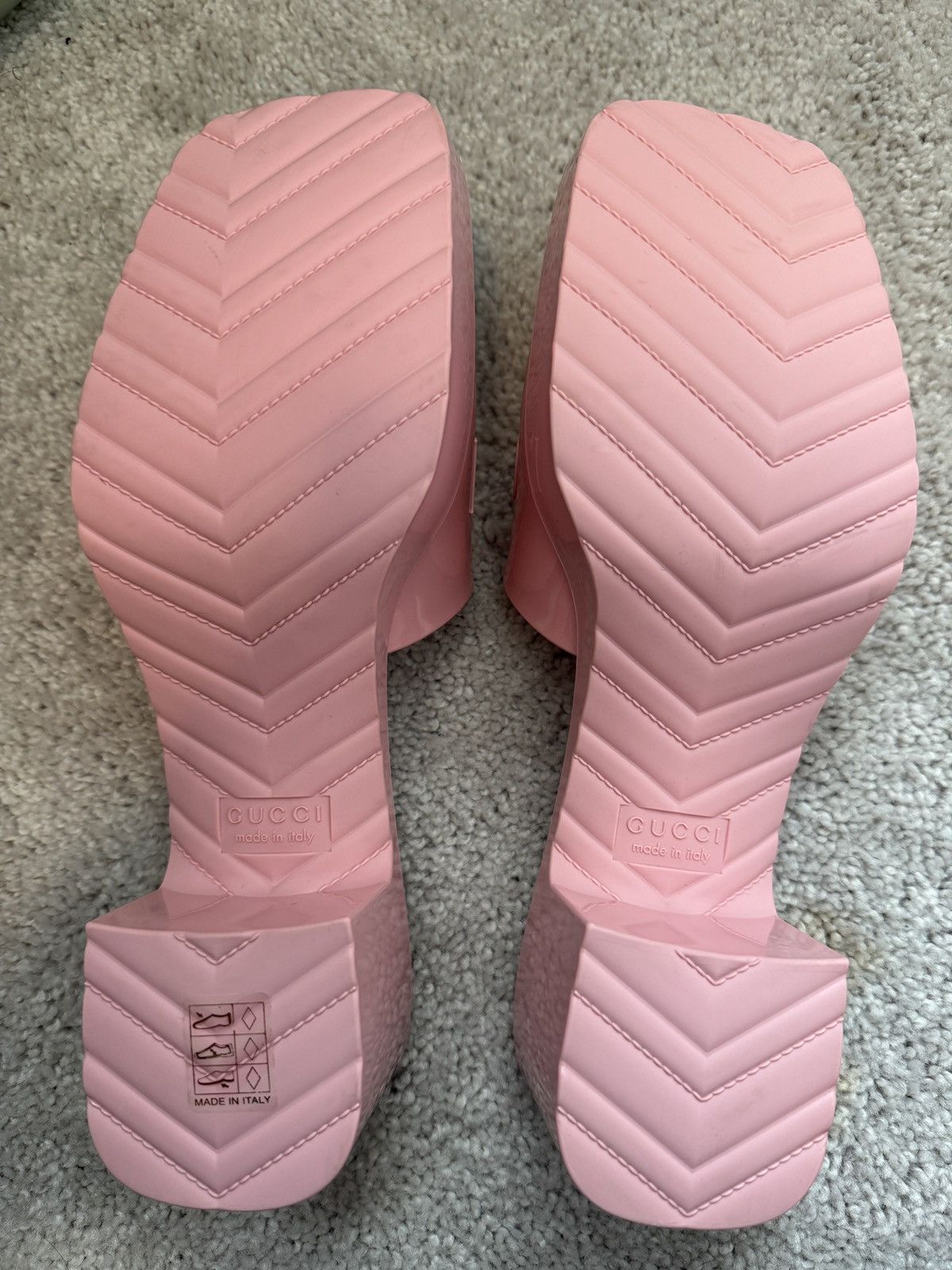 Gucci Rubber Gucci Logo Womens platform Size US 9 / IT 39 - 4 Thumbnail